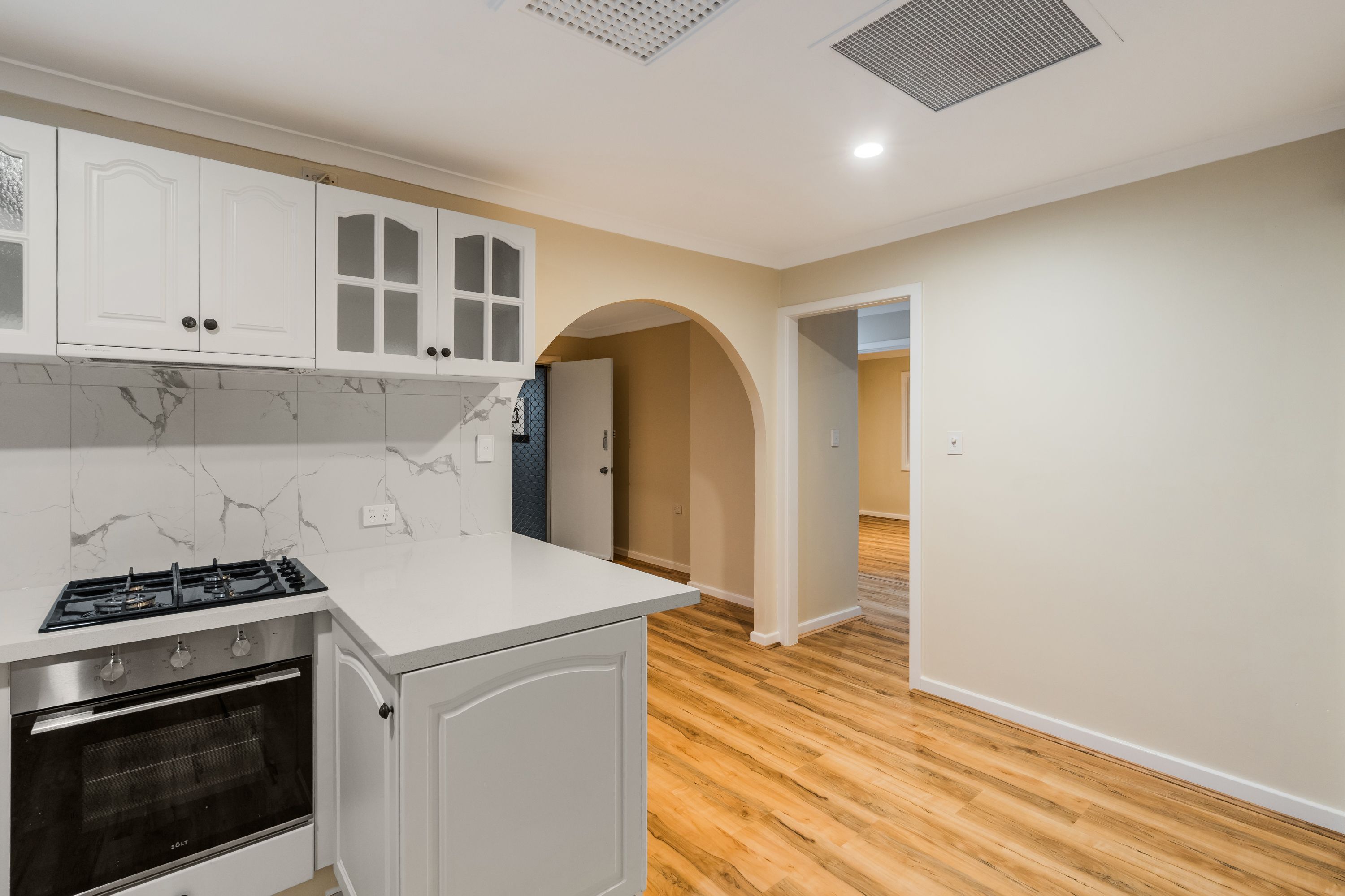 28 Tarrawan Road — photo 8 of 17