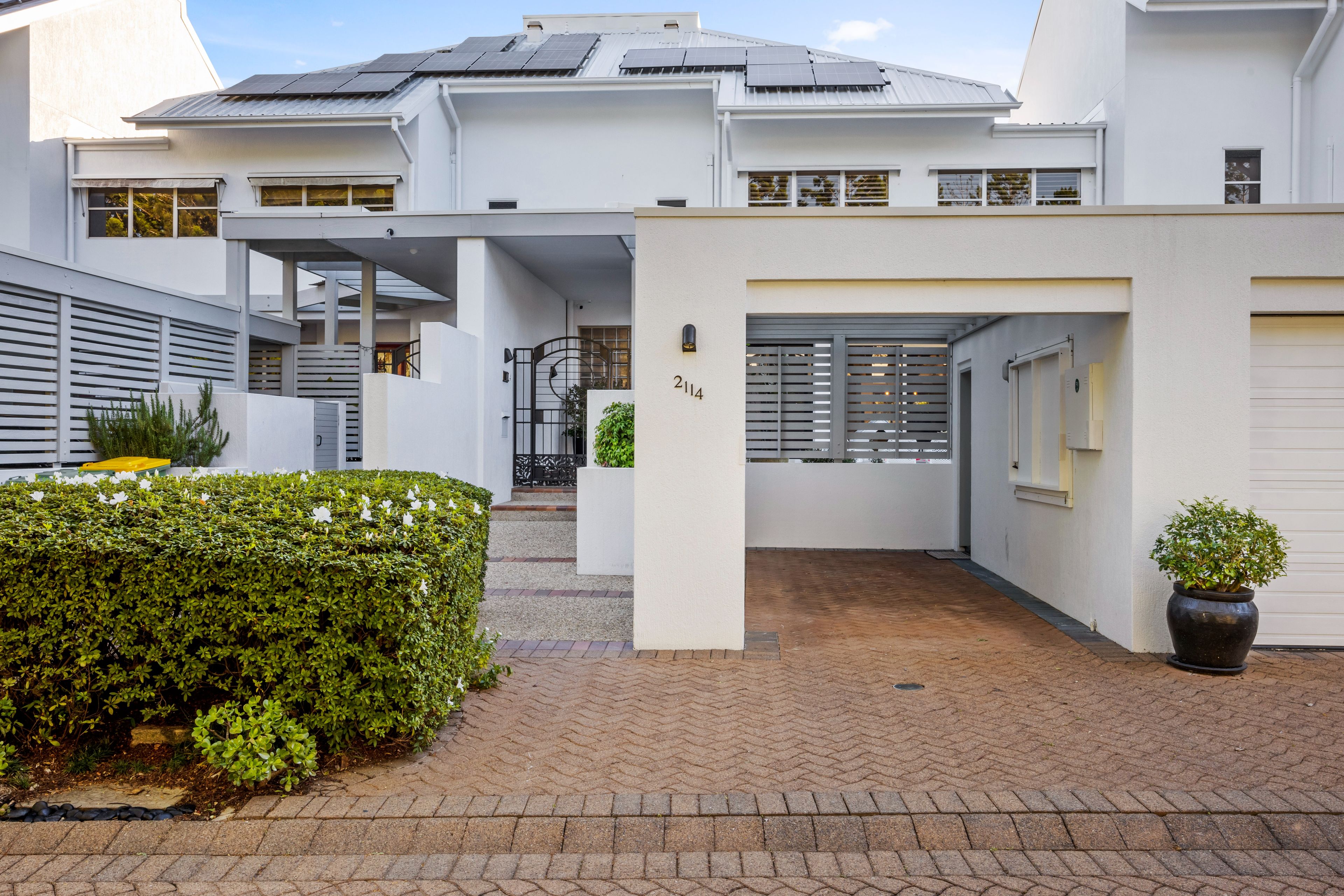 2114 South Shields Drive, Benowa, QLD 4217