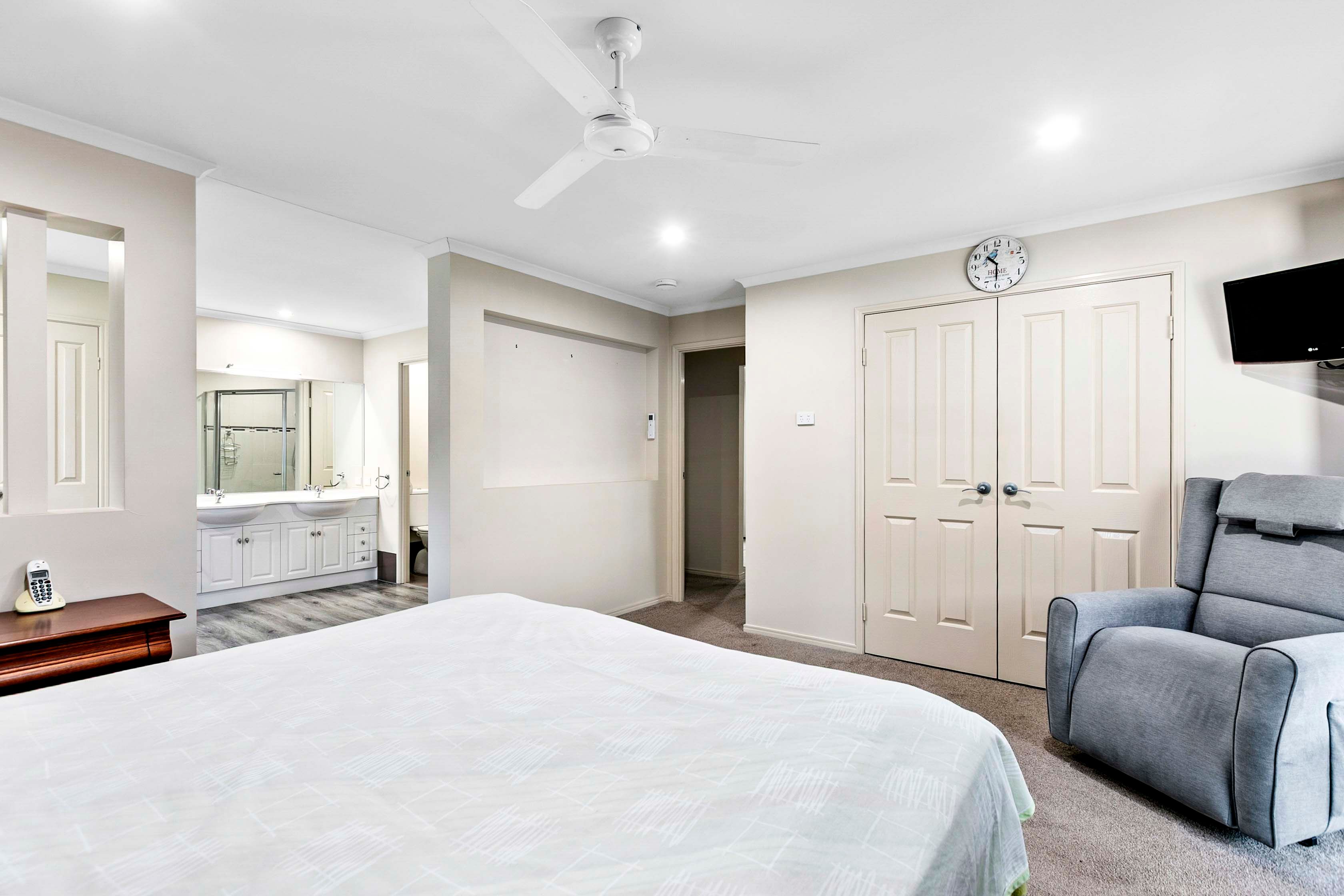 81 Washington Drive — photo 15 of 30