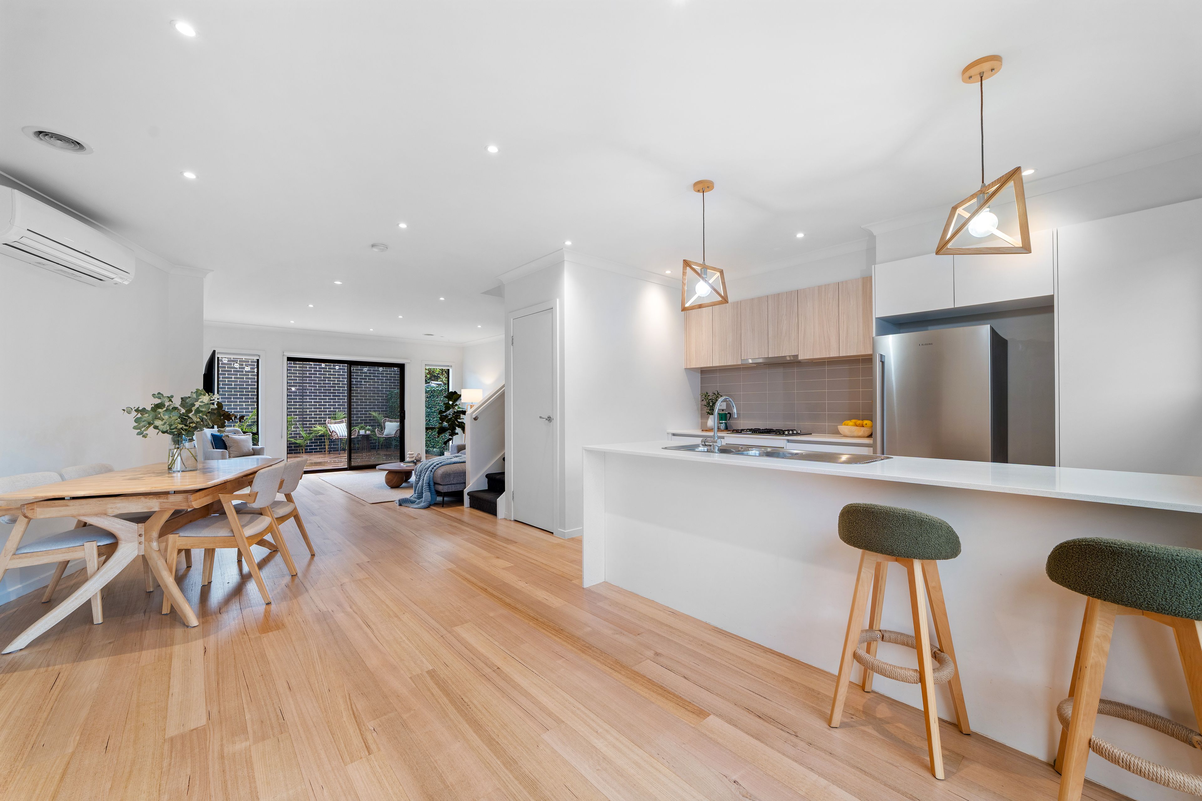 2/38 Cannes Avenue — photo 5 of 22