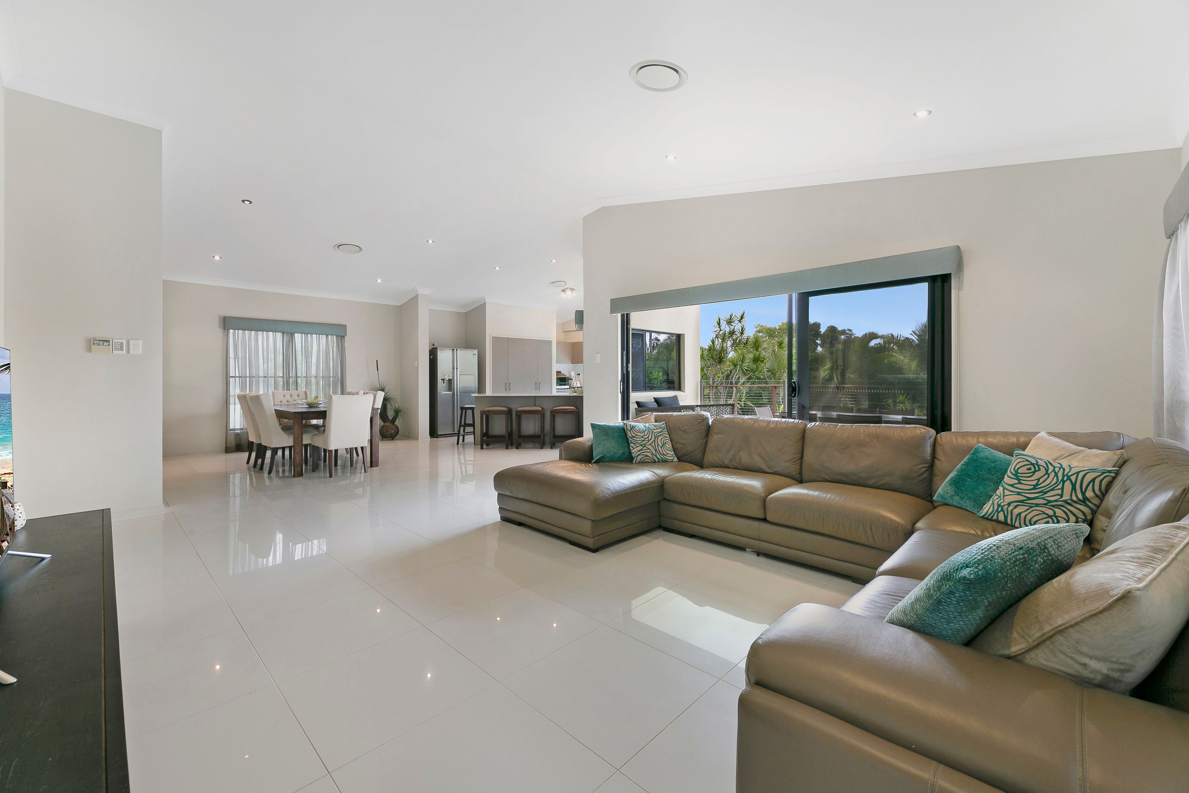 44 Harmsworth Road, Pacific Pines, QLD 4211