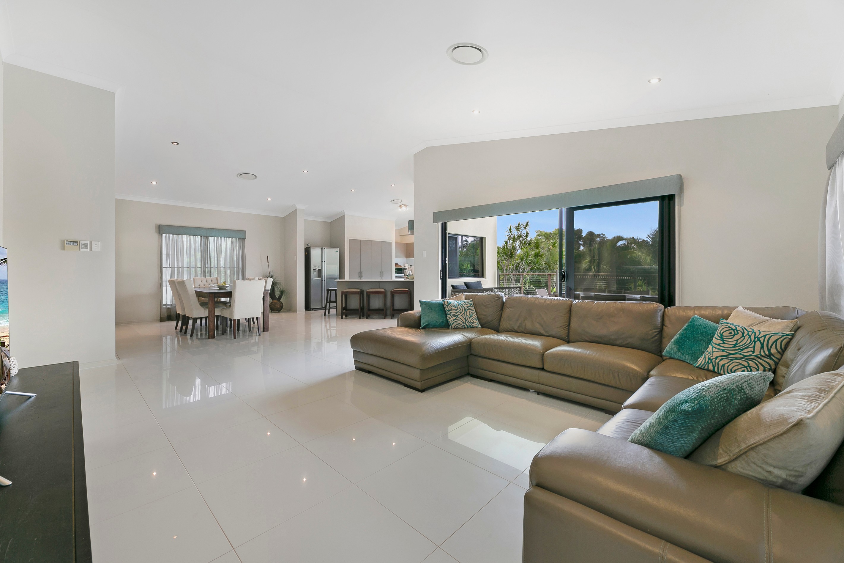 44 Harmsworth Road, Pacific Pines, QLD 4211