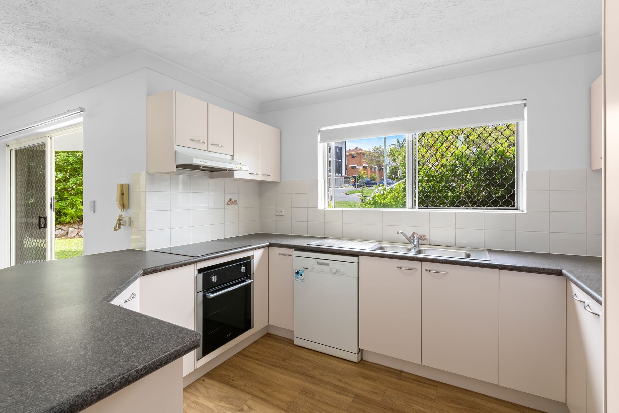 1/28 Flavelle Street, Carina, QLD 4152