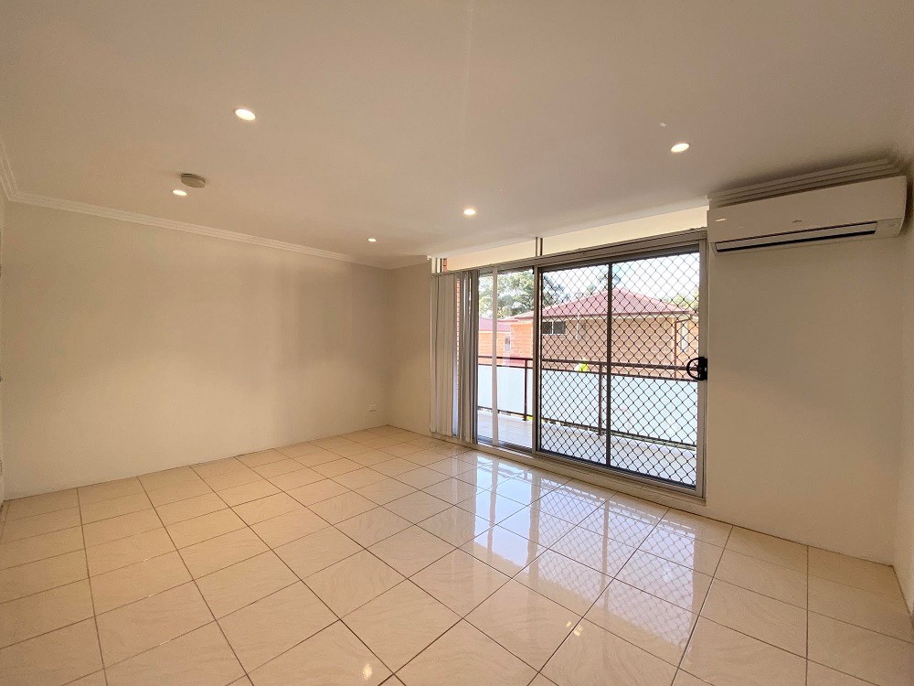 8/34 Moore Street, Campbelltown, NSW 2560