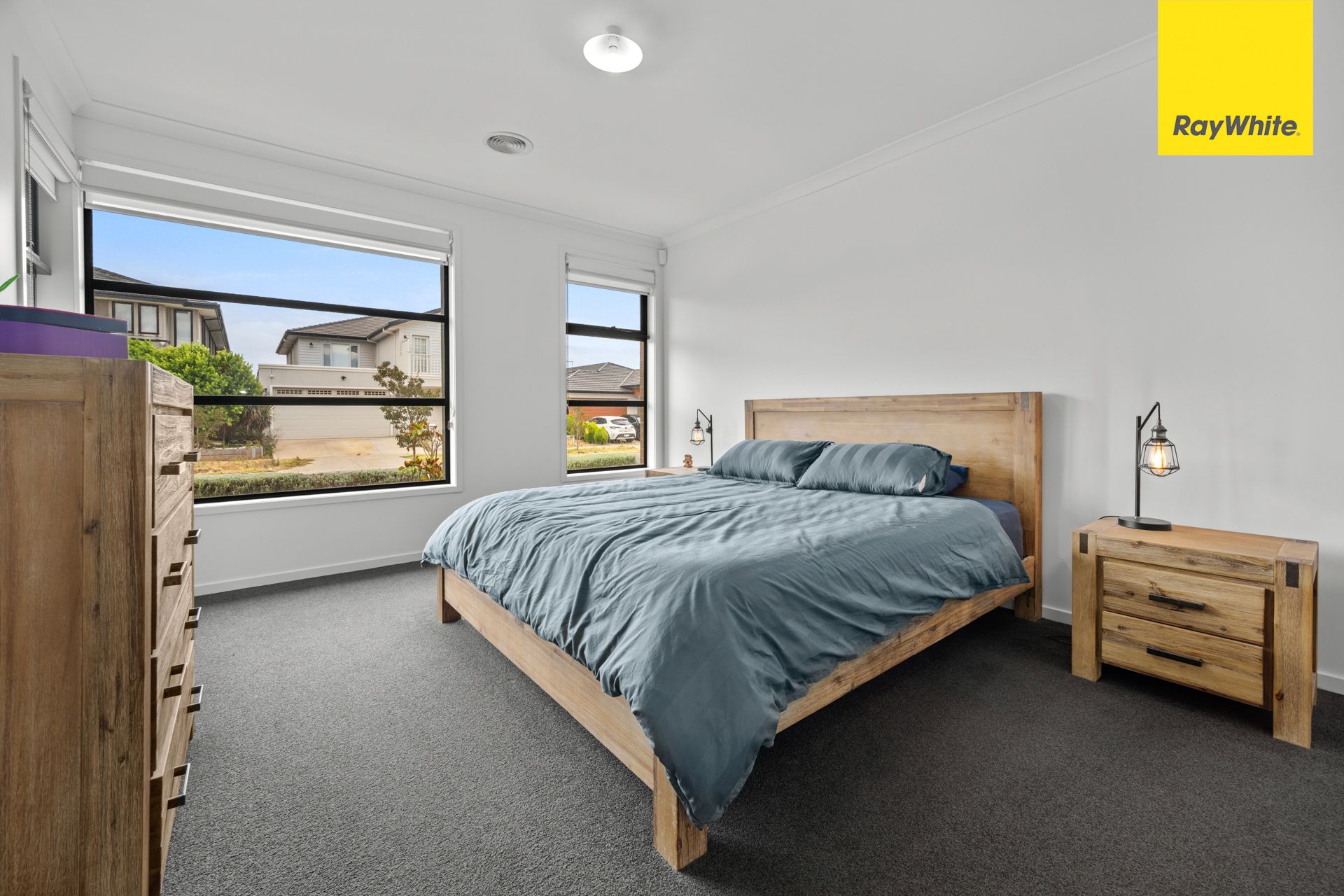 60 Wingfield Drive, THORNHILL PARK, VIC 3335