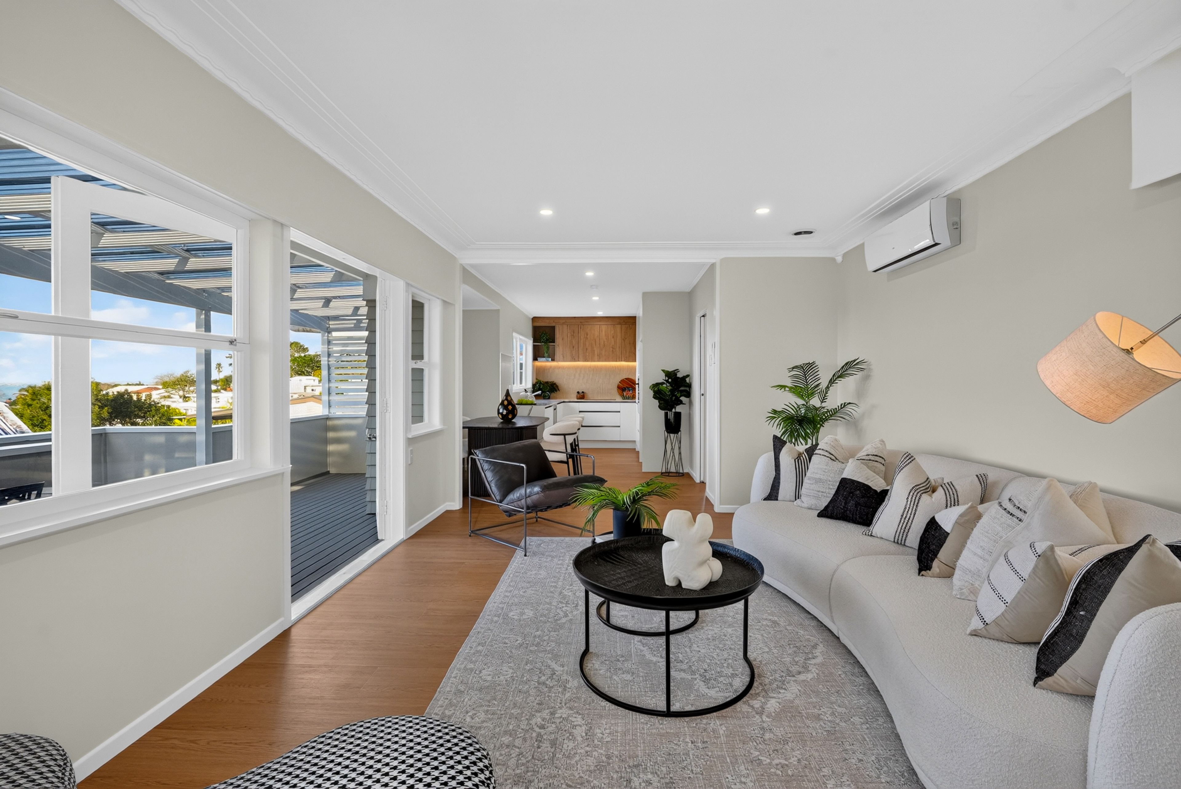 313 East Coast Road, Mairangi Bay, North Shore City