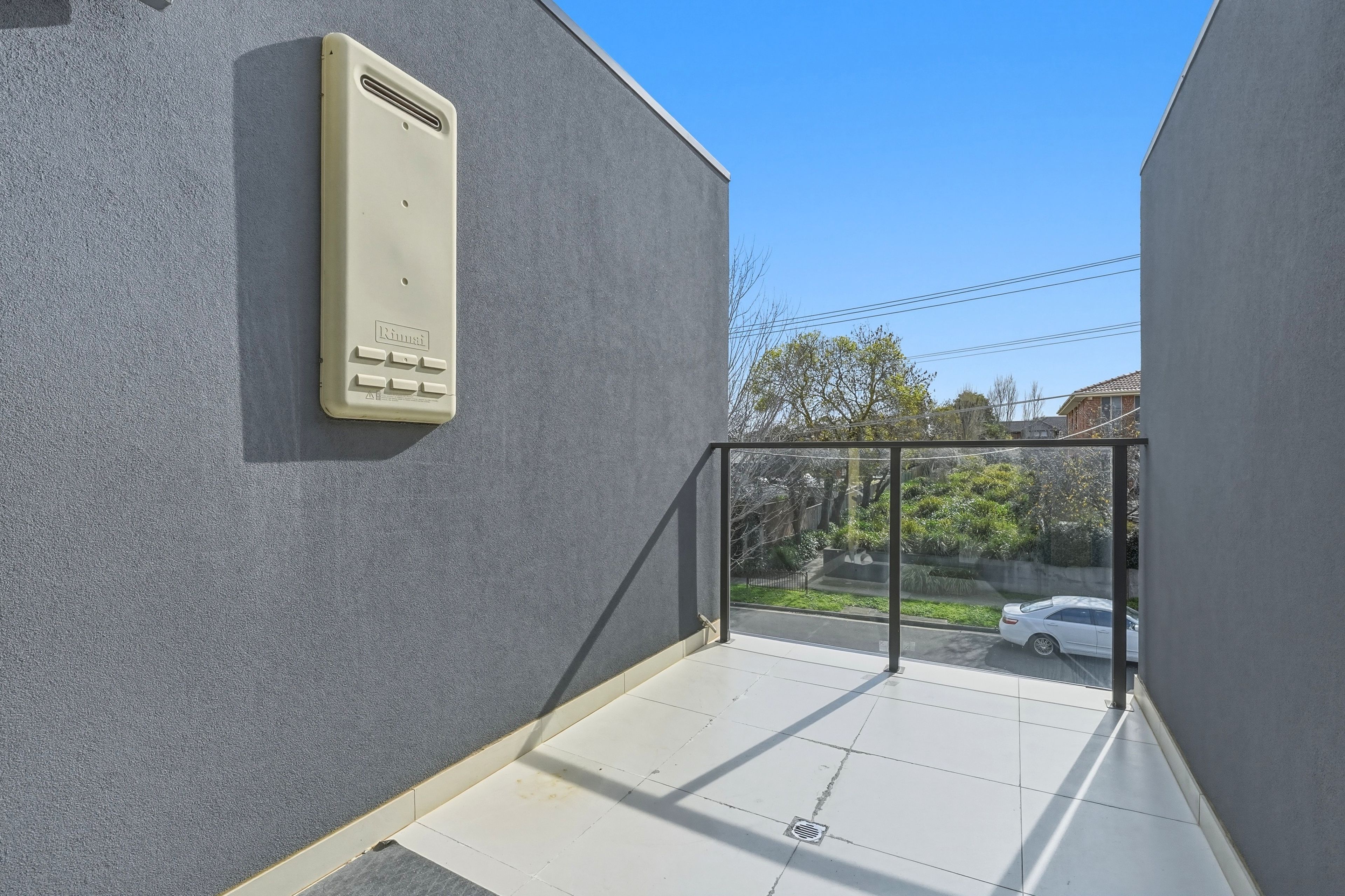 102/4 Lawson Street — photo 9 of 10