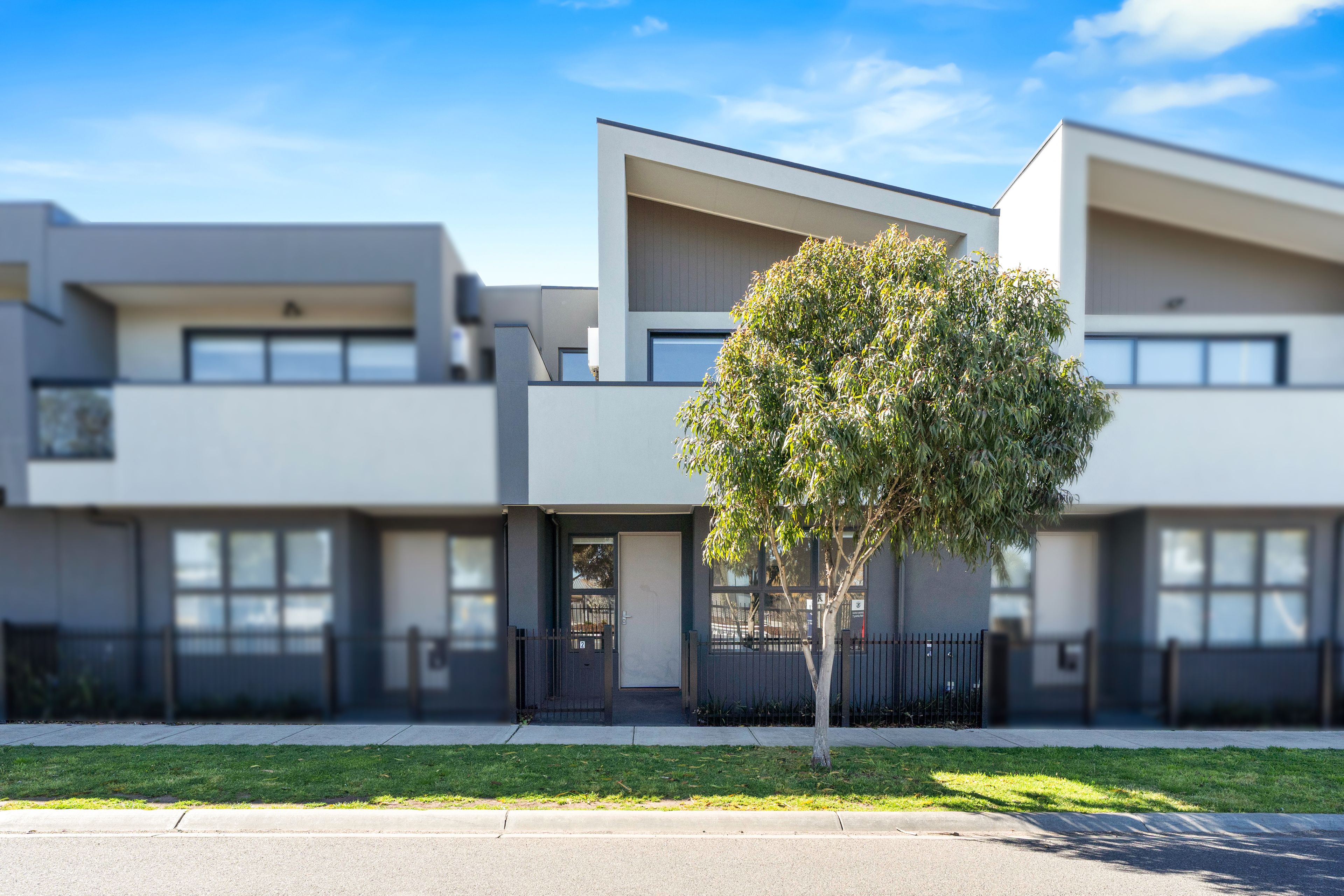 2/10 Mackillop Street — photo from Ray White Craigieburn