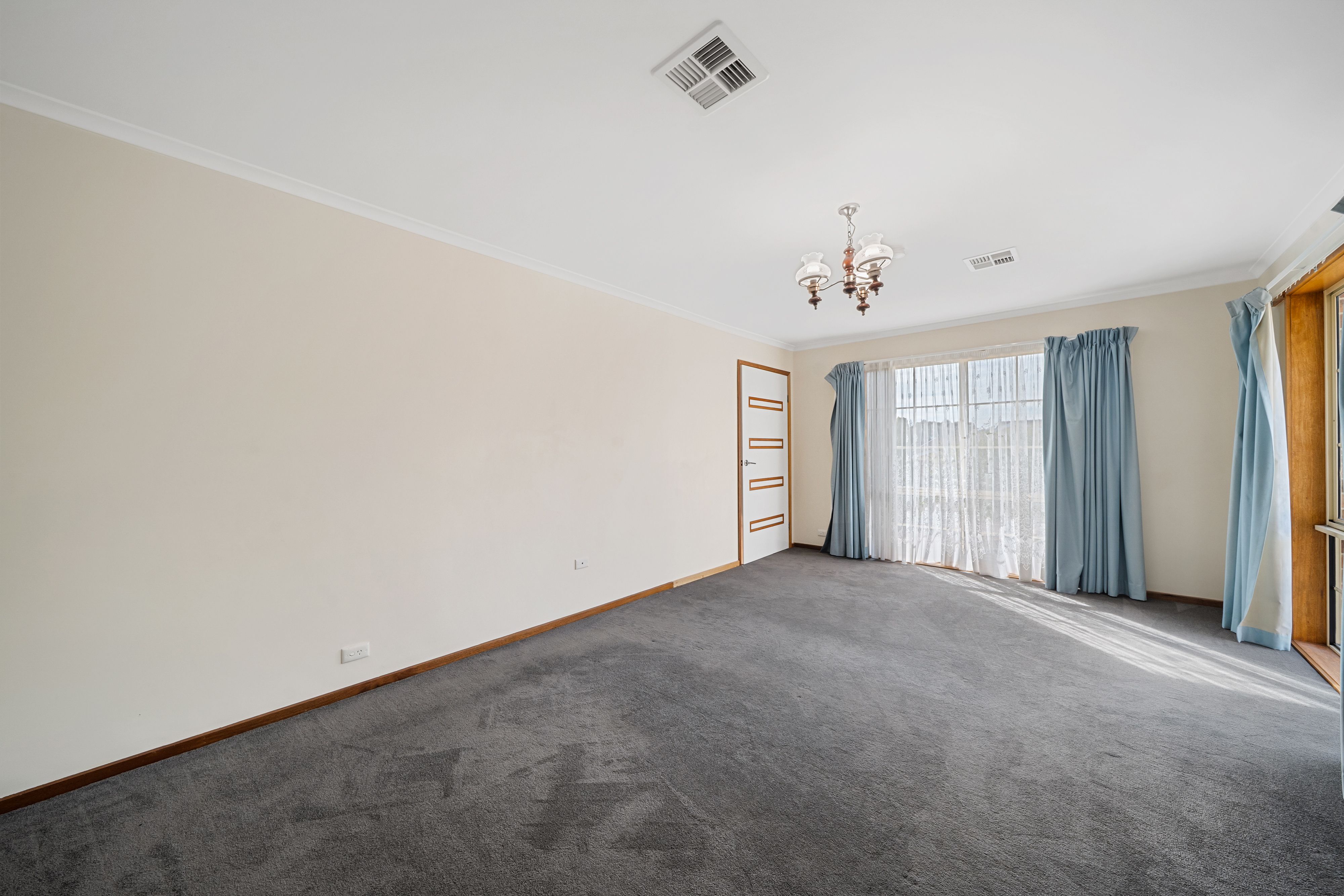 32 Currie Street — photo 3 of 21