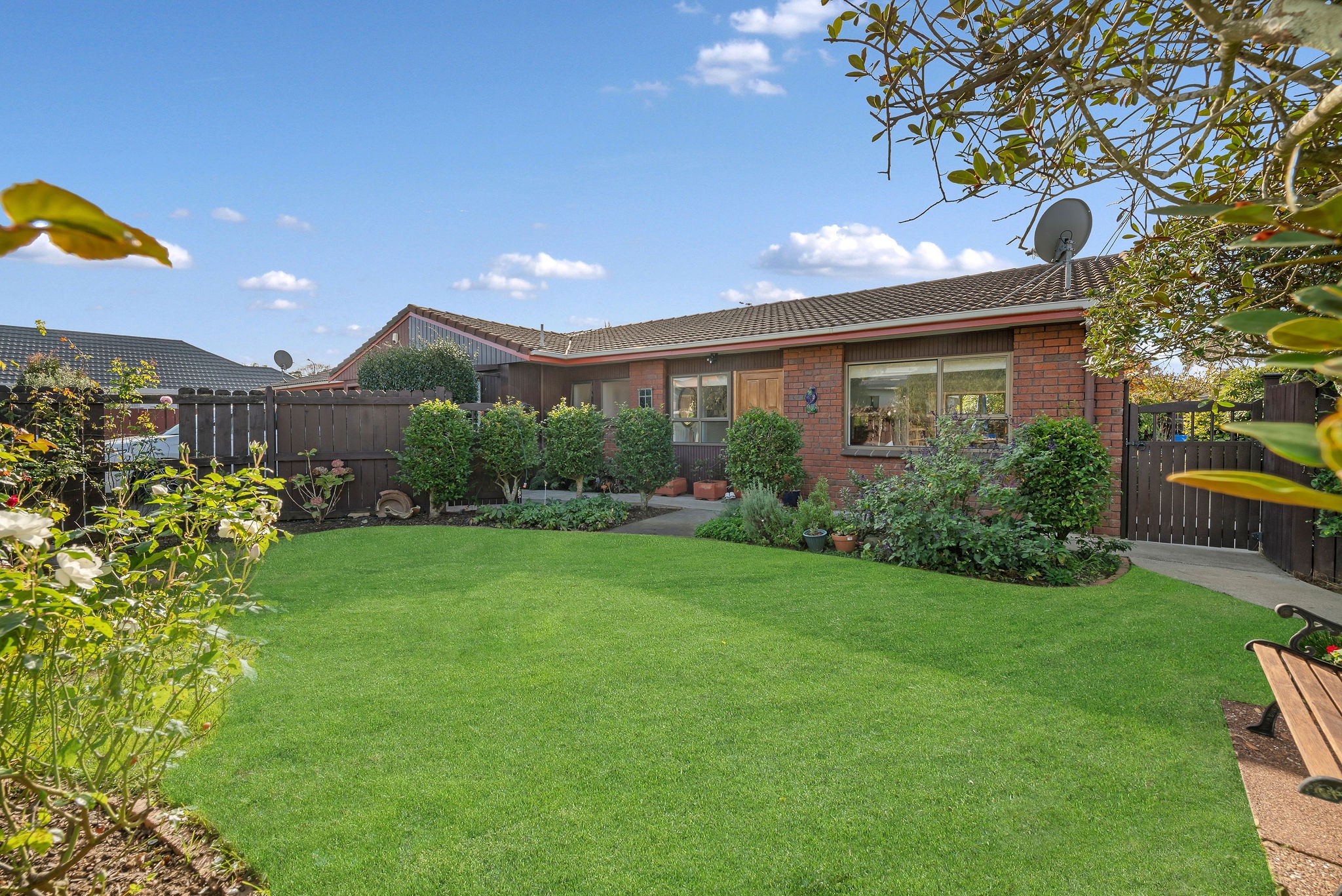 2/2 Mark Edward Drive, Half Moon Bay, Manukau City
