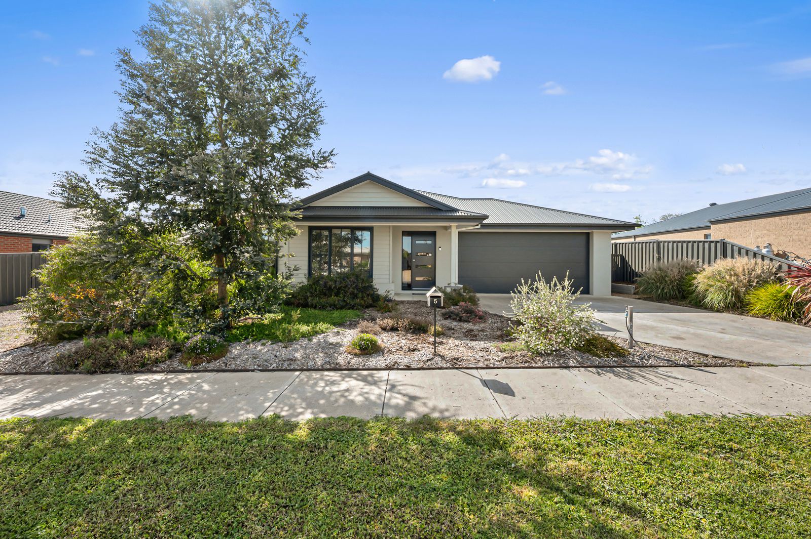 5 Hill Court — photo from Ray White Mansfield