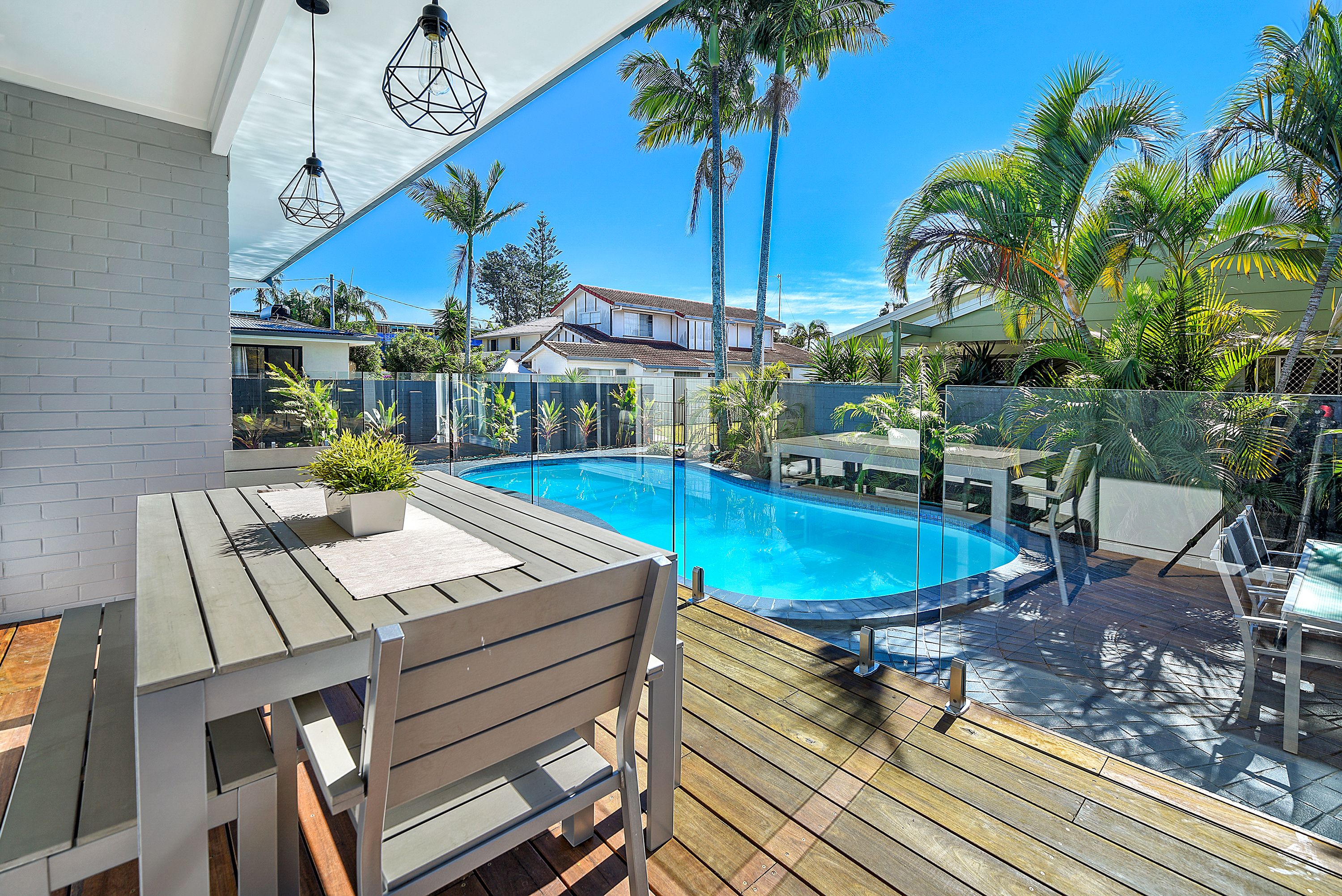 39 Kalimna Drive, Broadbeach Waters QLD 4218