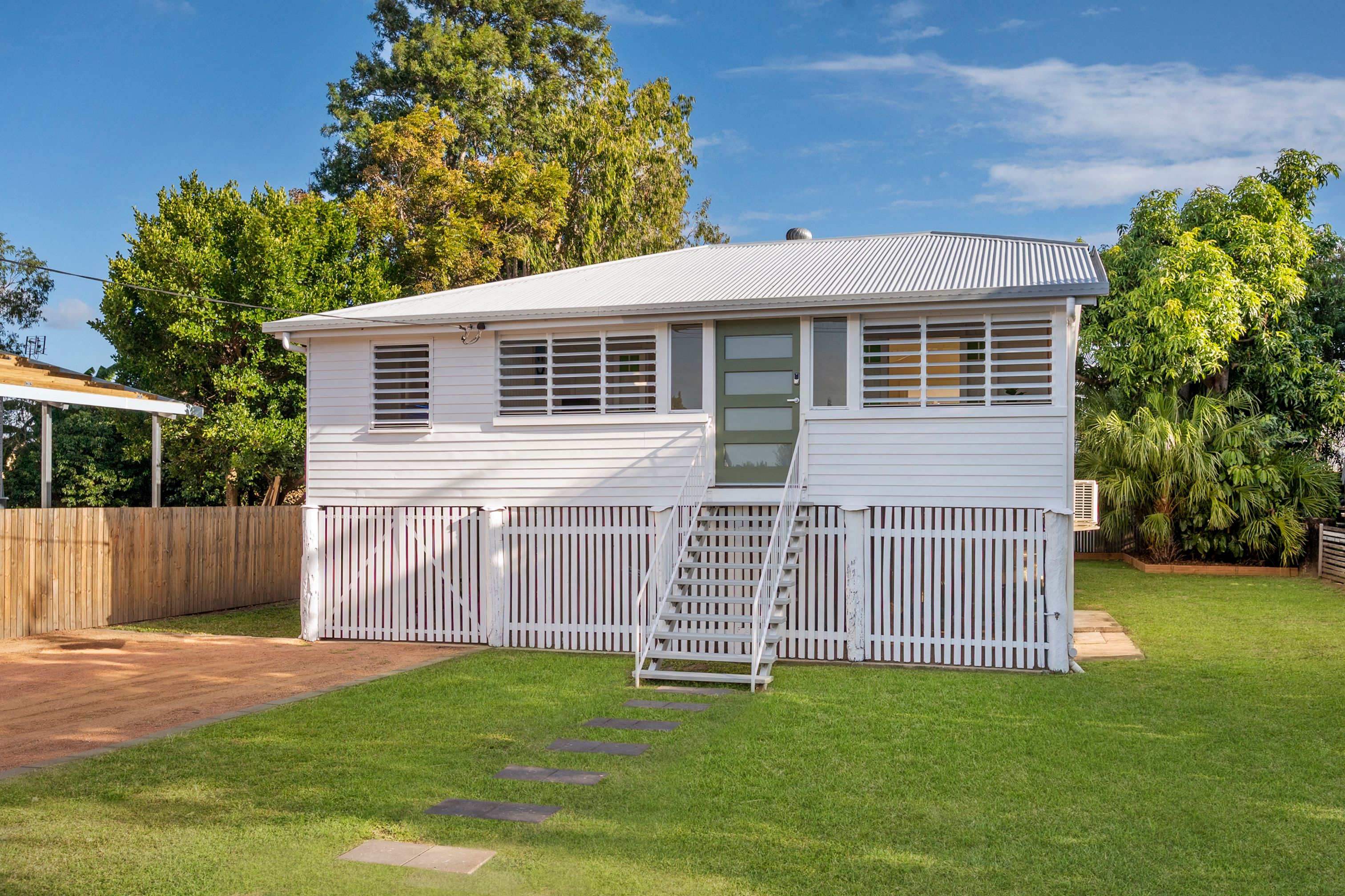 14 Hughes Street, Hermit Park QLD 4812