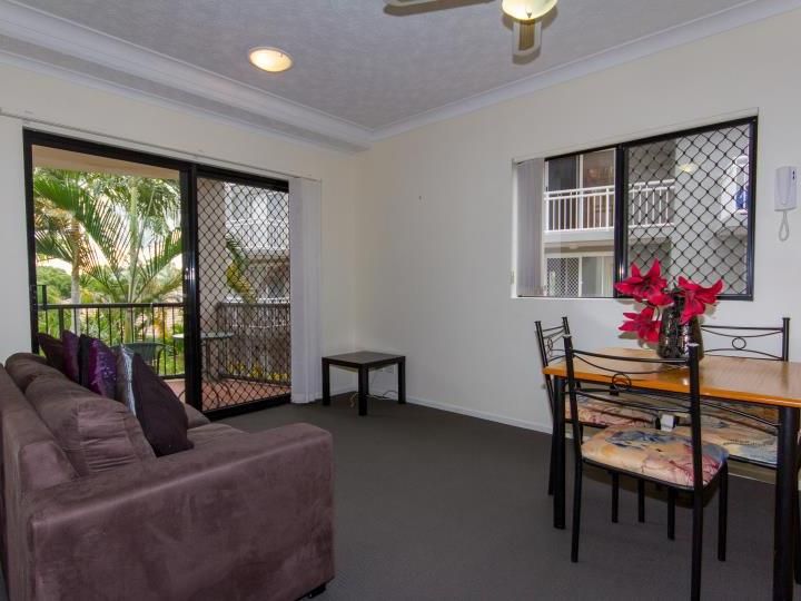 24/7-13 Barranbali Street, Chevron Island, QLD 4217