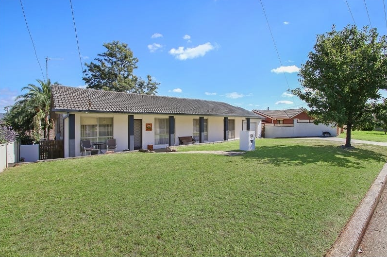 435 Parkview Crescent, Lavington NSW 2641
