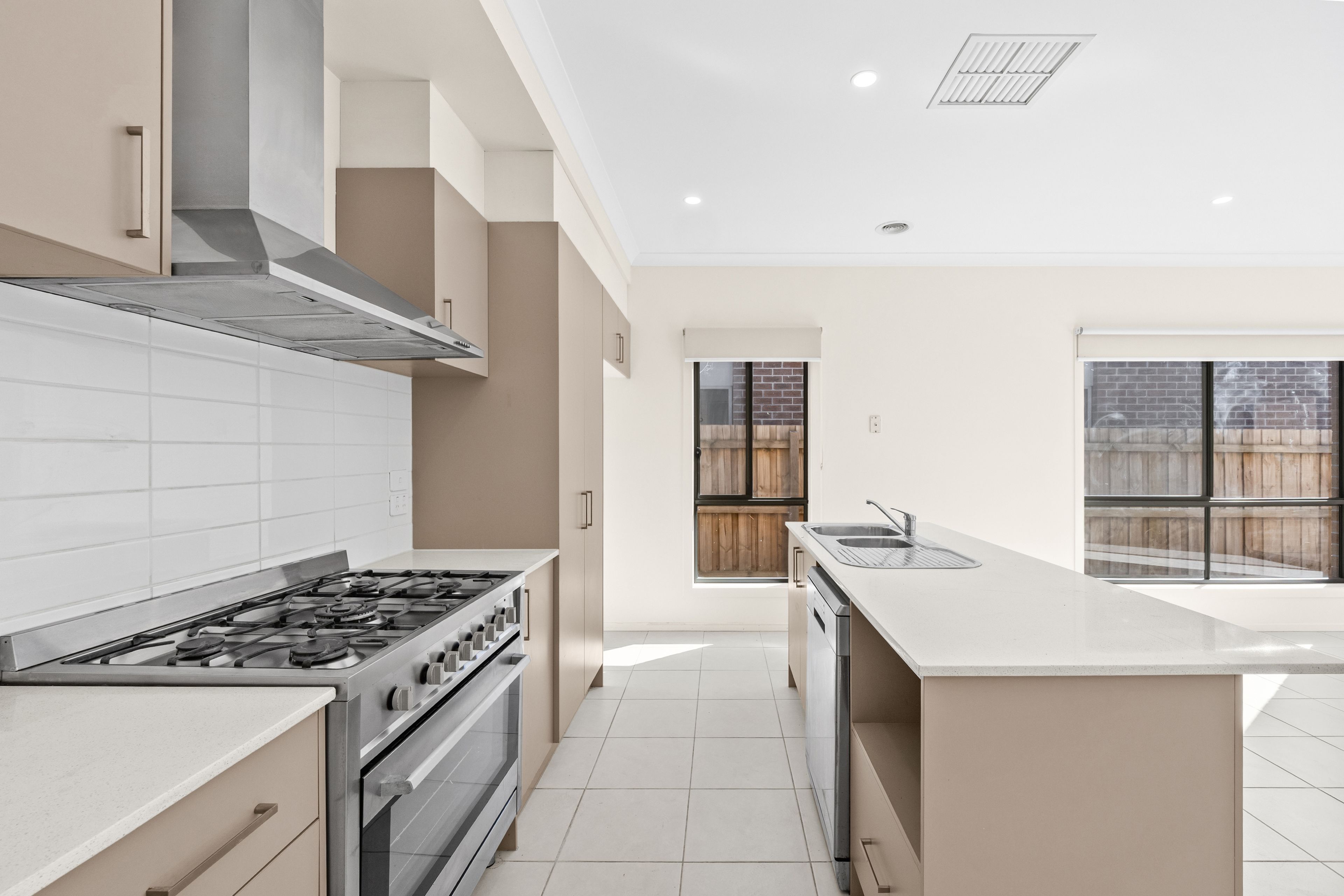 29 Leandon Avenue — photo 3 of 14