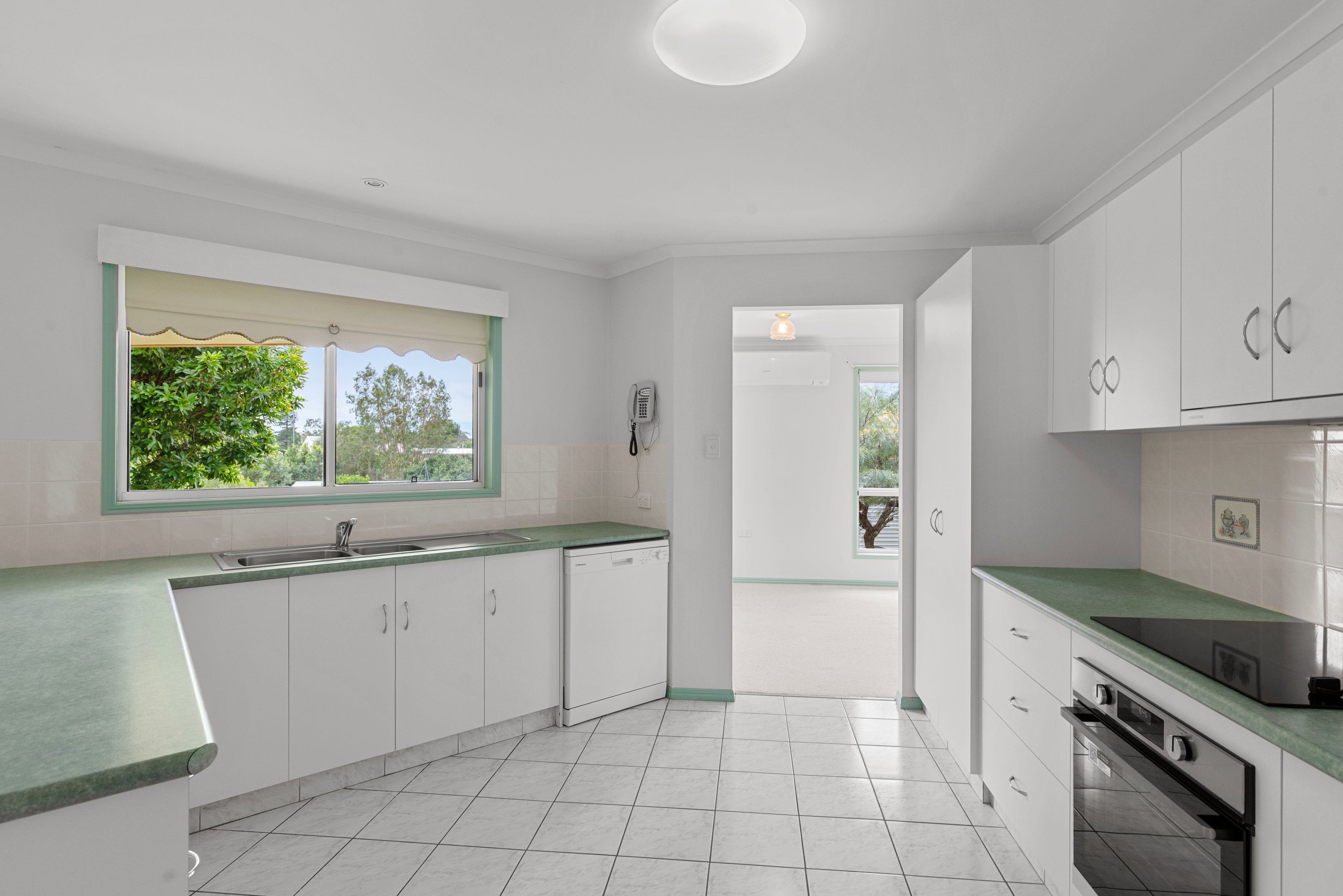 6 Colonial Court — photo 4 of 11