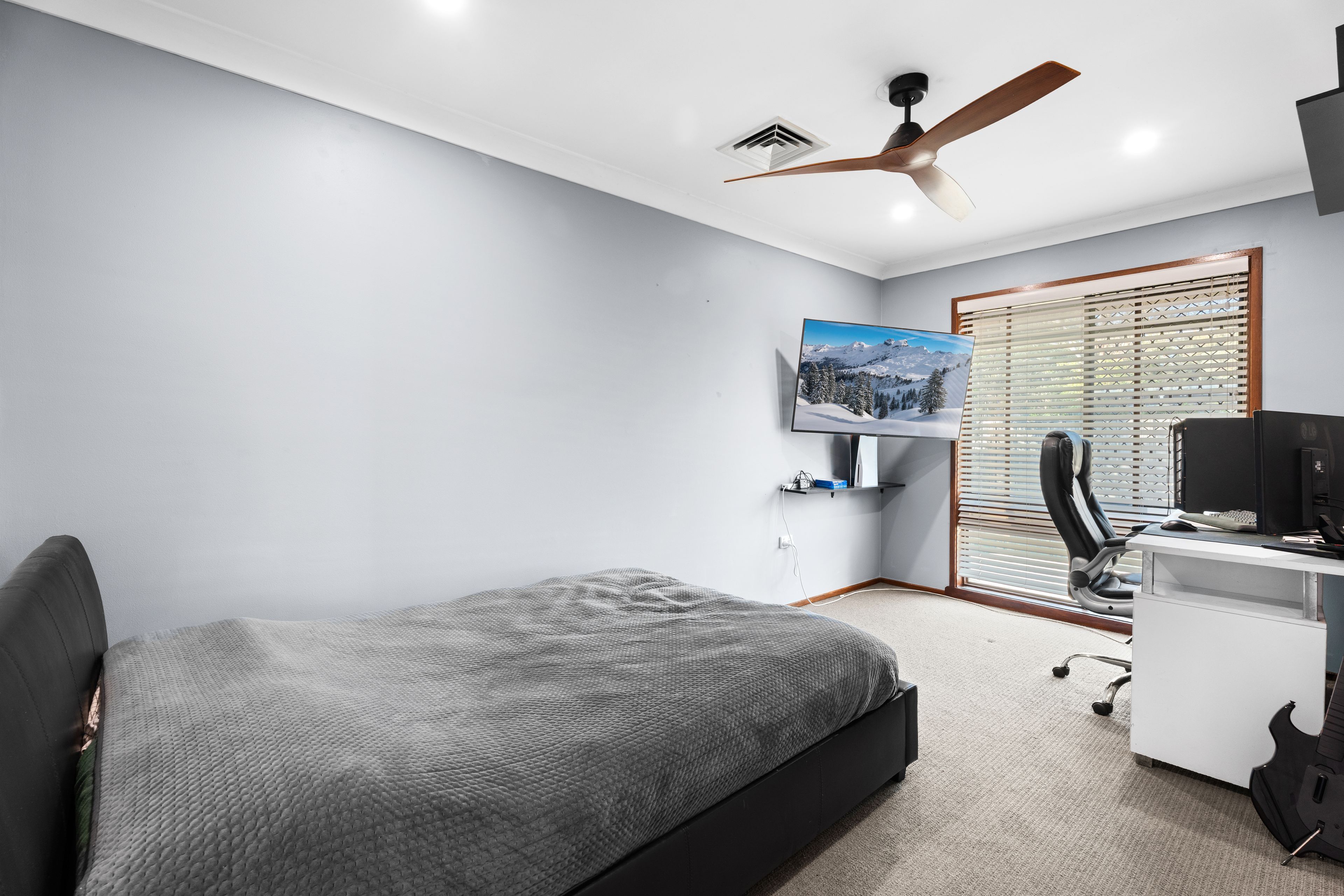 27 Summerfield Circuit — photo 18 of 29