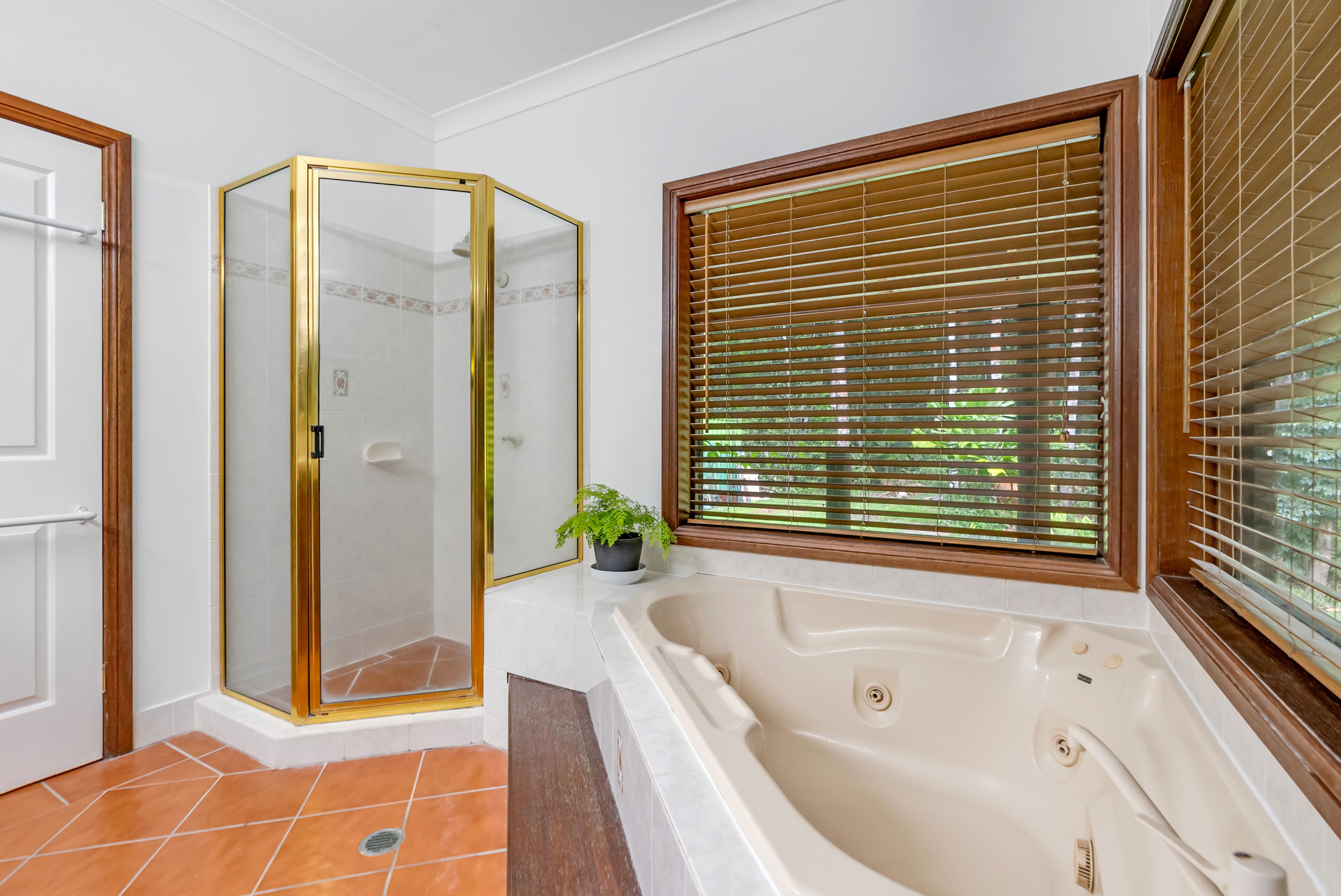 27 Gregory Terrace — photo 11 of 21