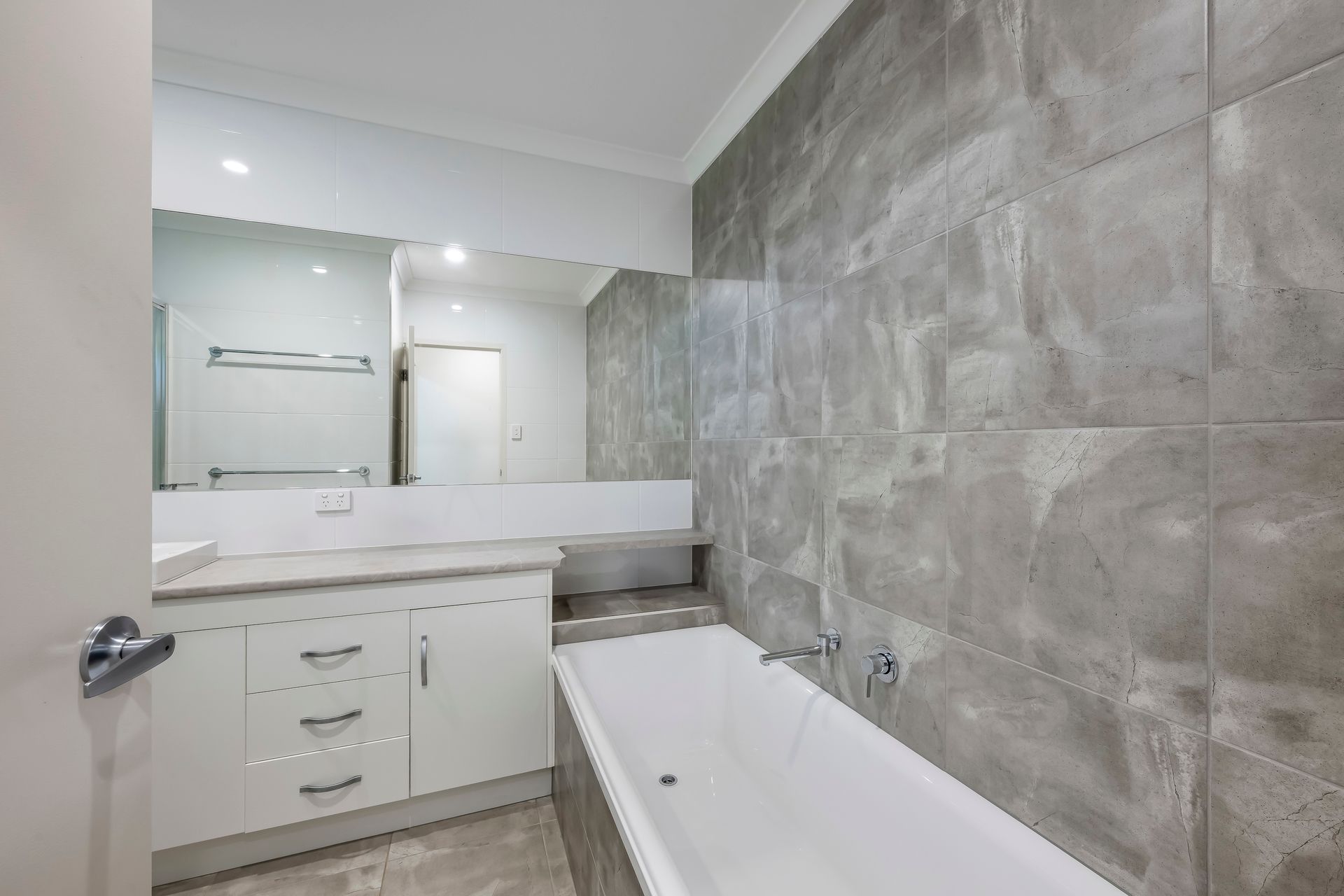 1065 Elliott Heads Road — photo 16 of 30