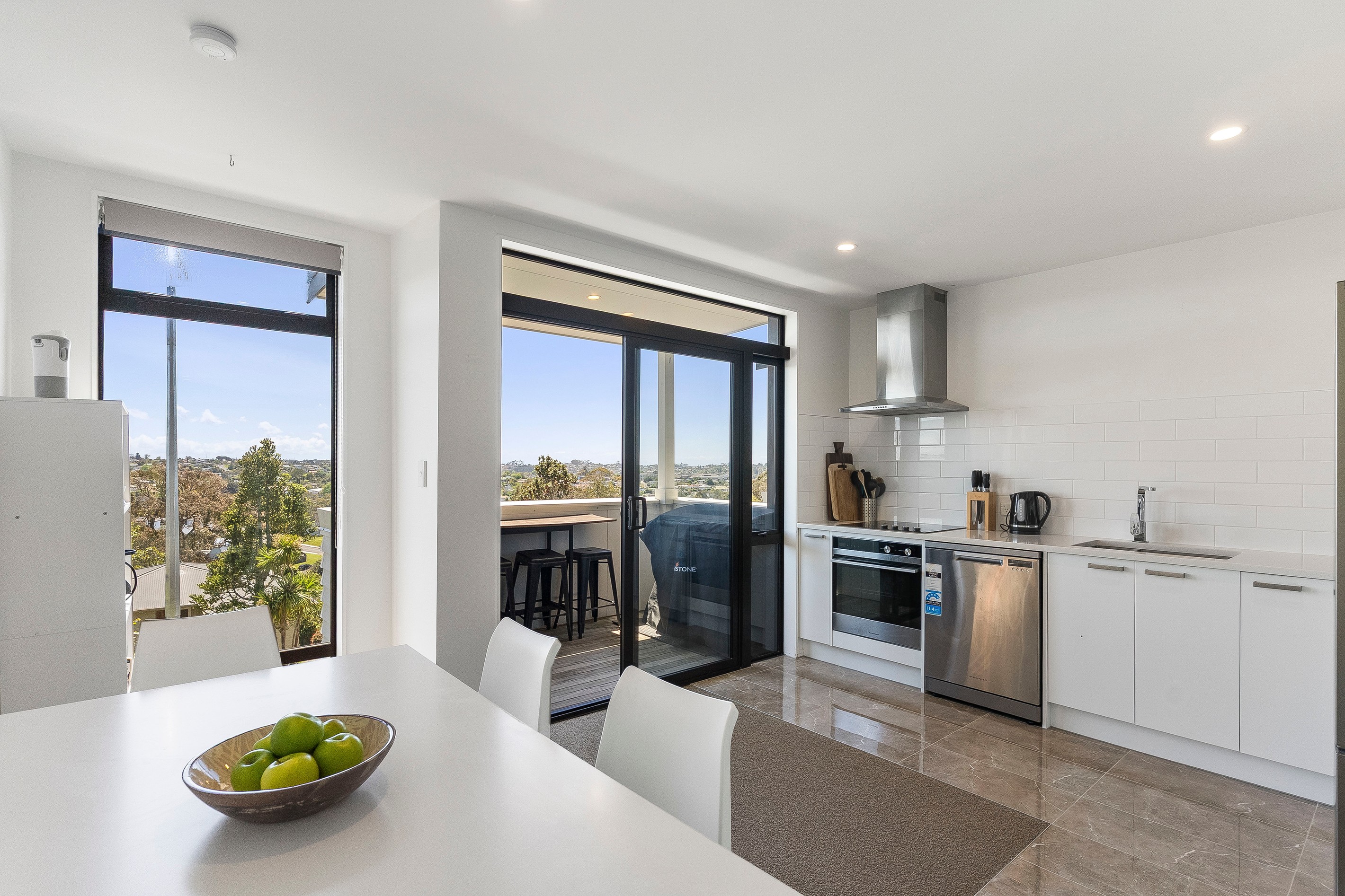 2/15 Chivalry Road, Glenfield, North Shore City