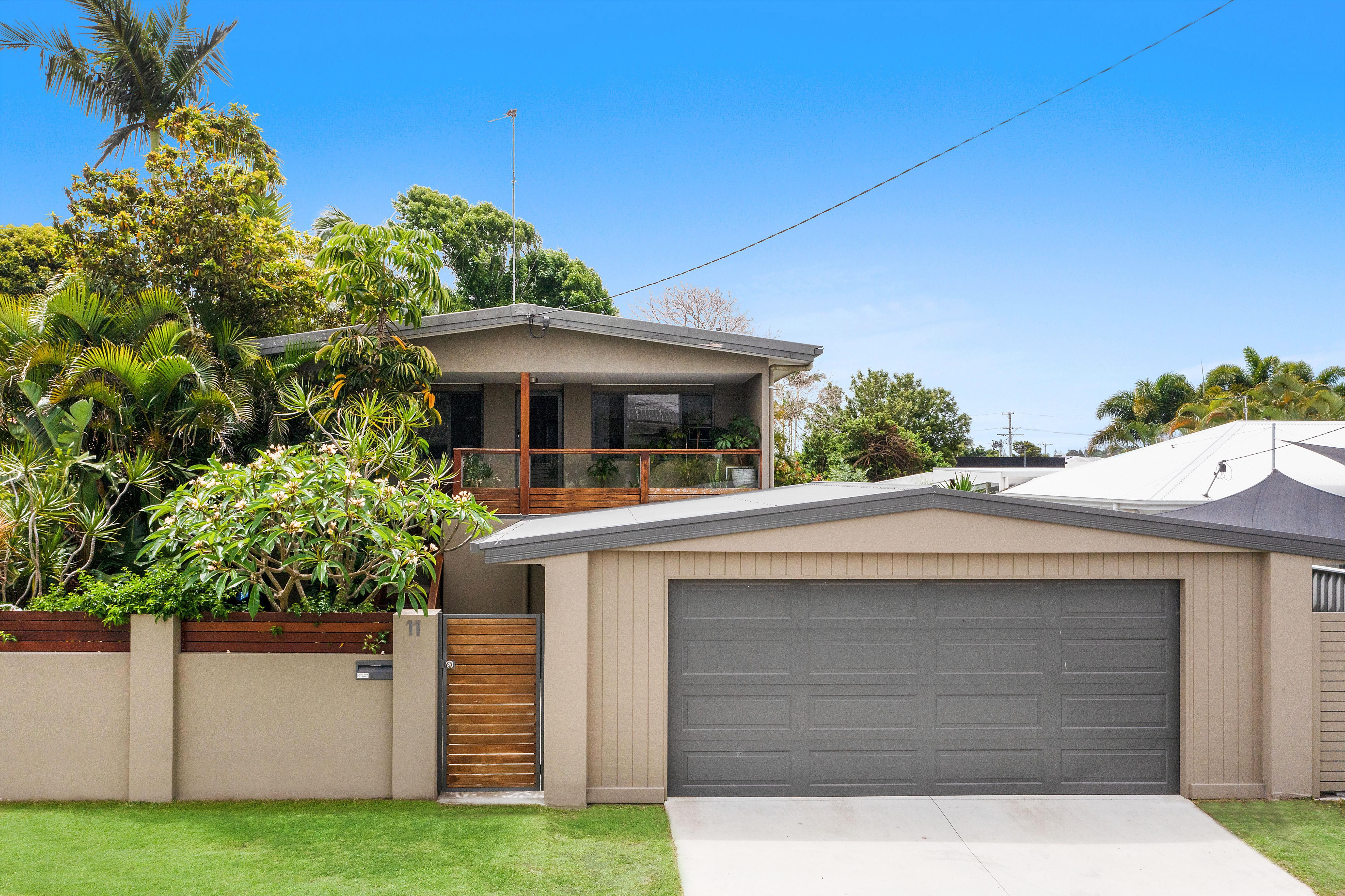 11 Warrina Crescent, Burleigh Waters, QLD 4220
