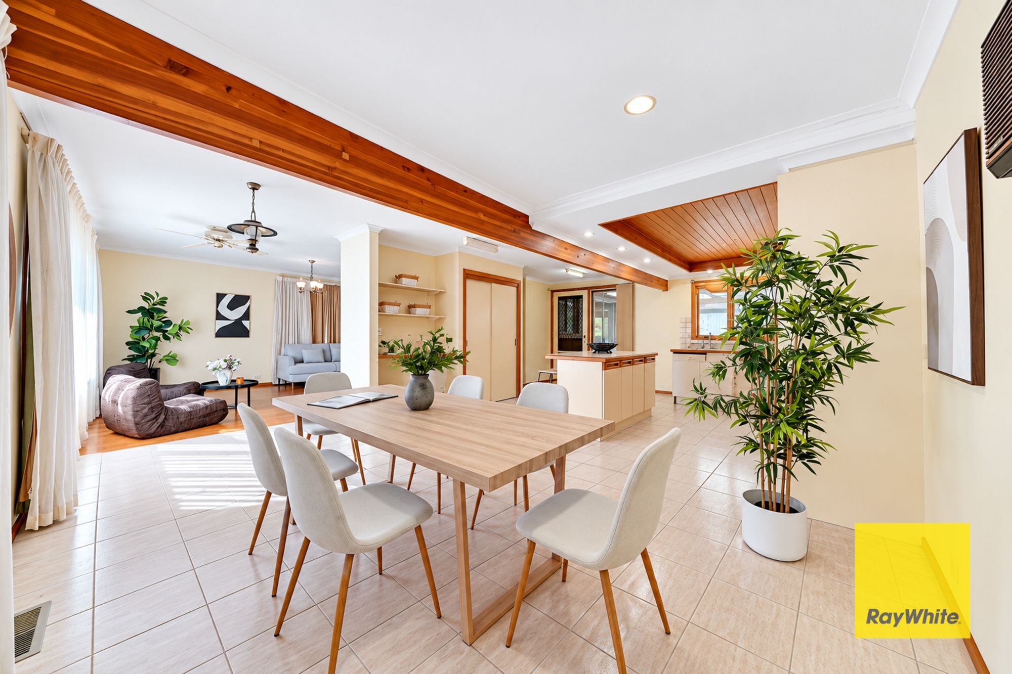 22 Strathmore Crescent — photo 12 of 20