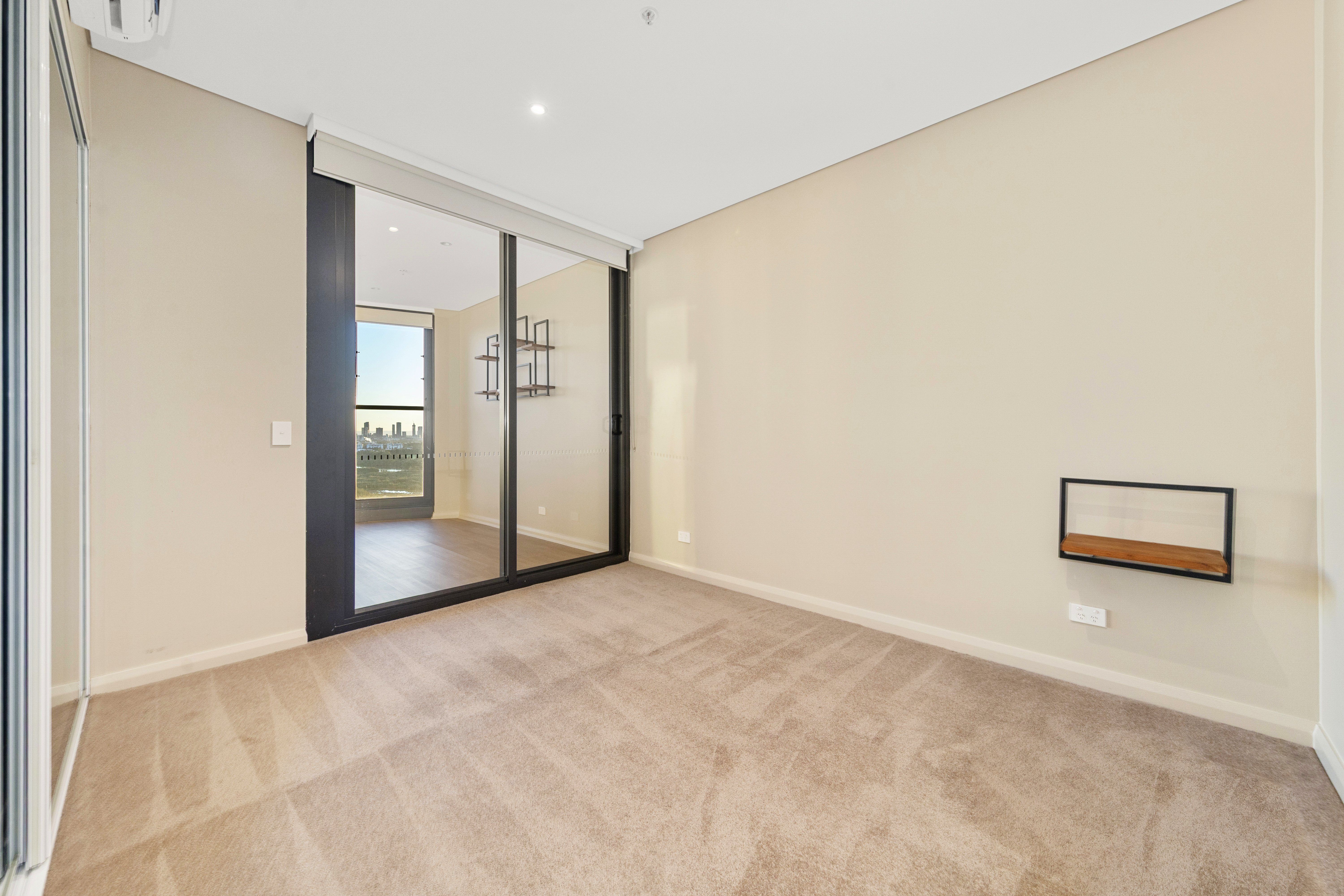 1802/2 Waterways Street — photo 7 of 9