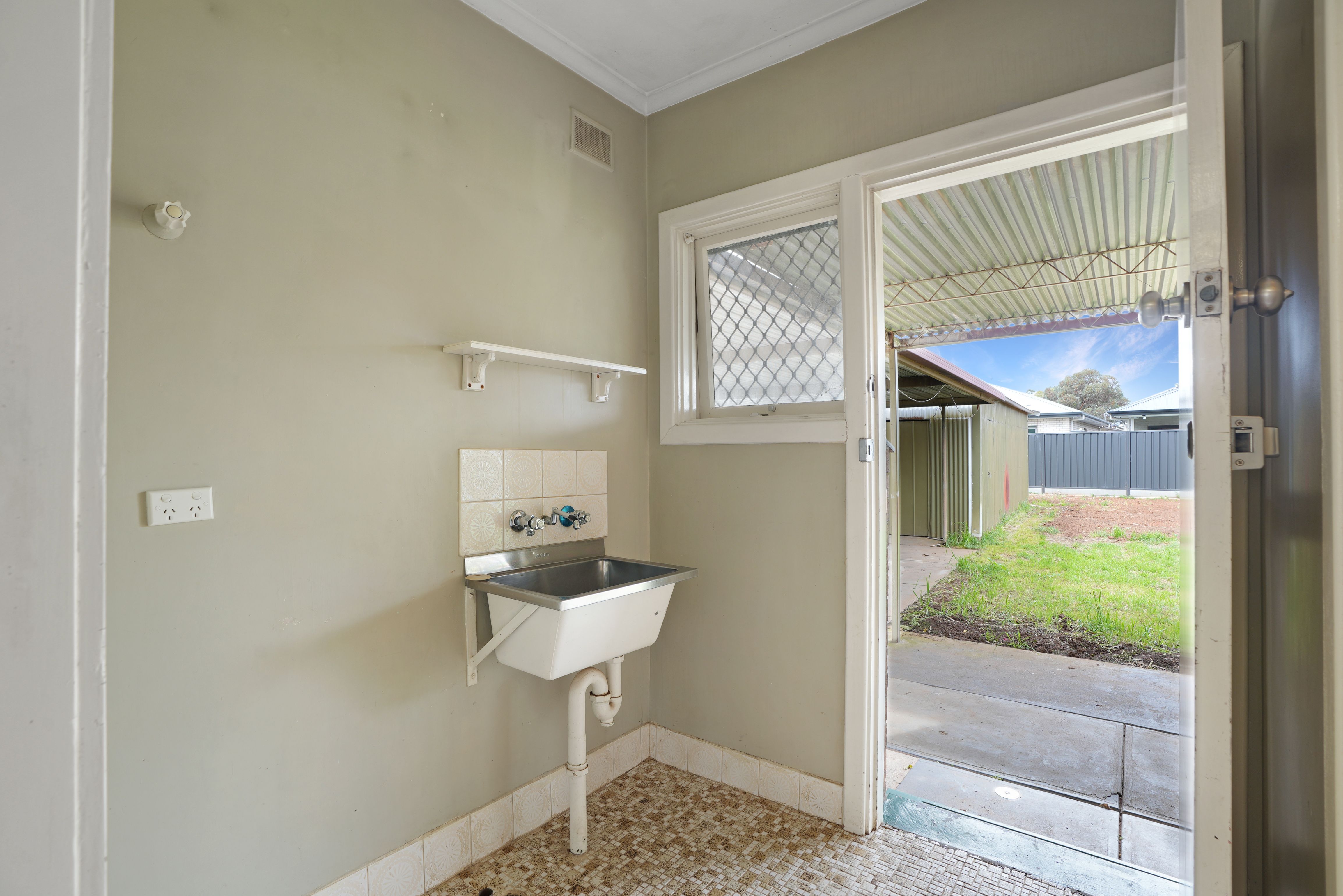 18 Gores Road — photo 10 of 16