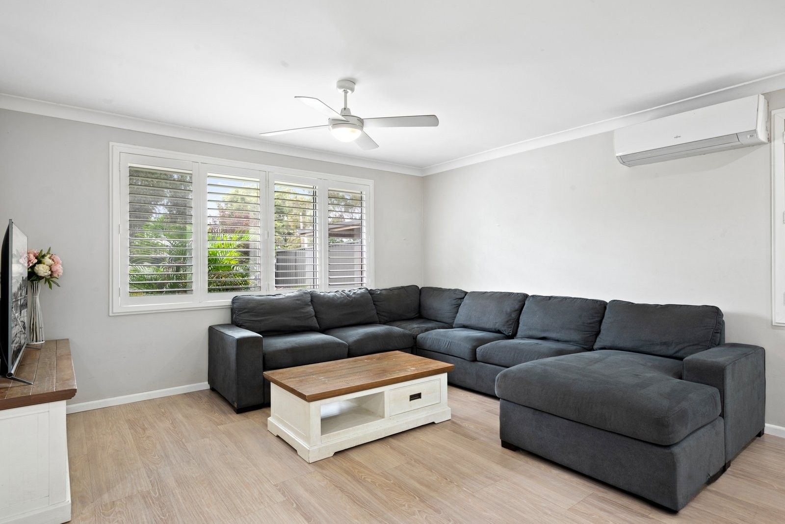 19 Isabella Street — photo 3 of 11