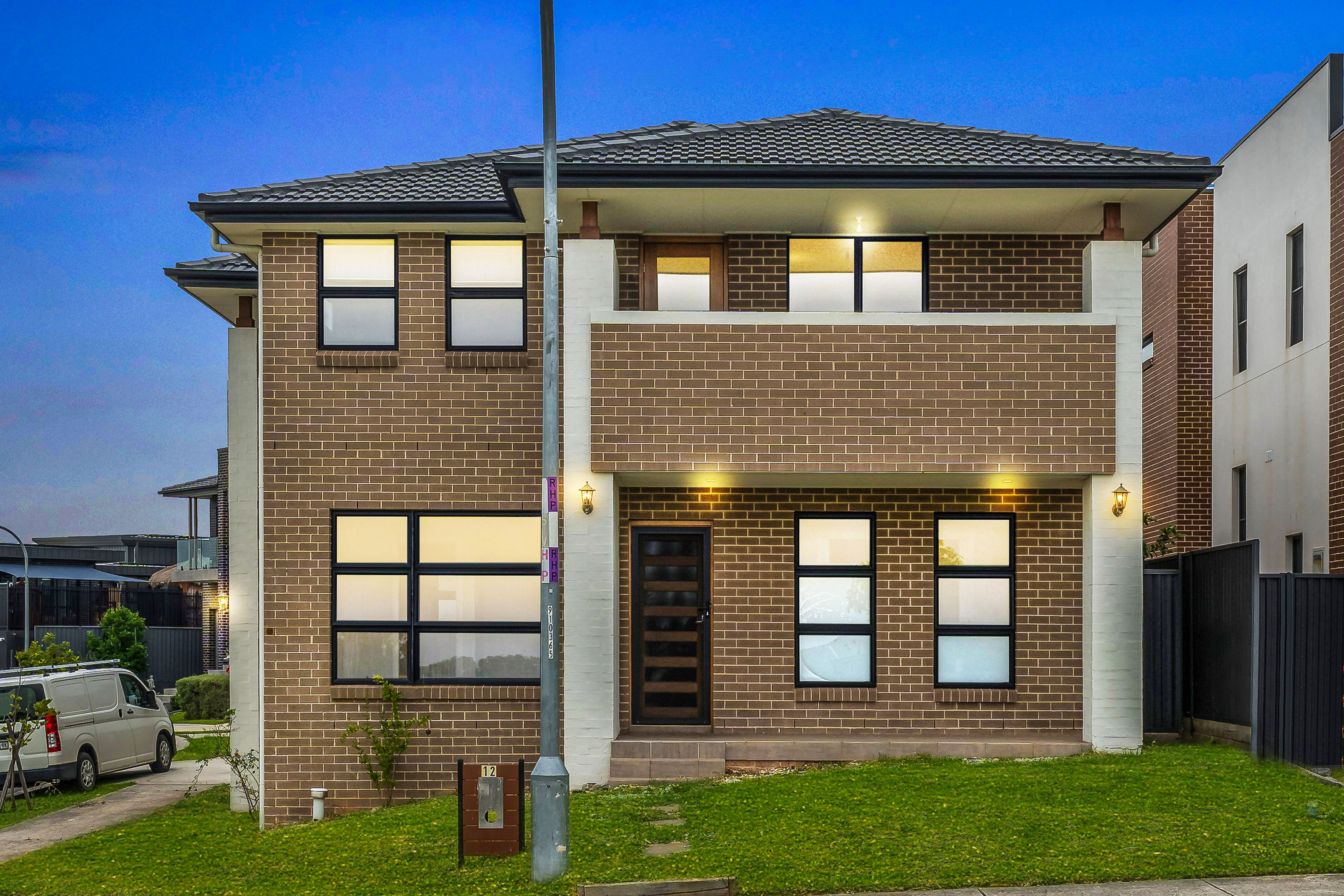 12 Middleton Drive, Middleton Grange, NSW 2171