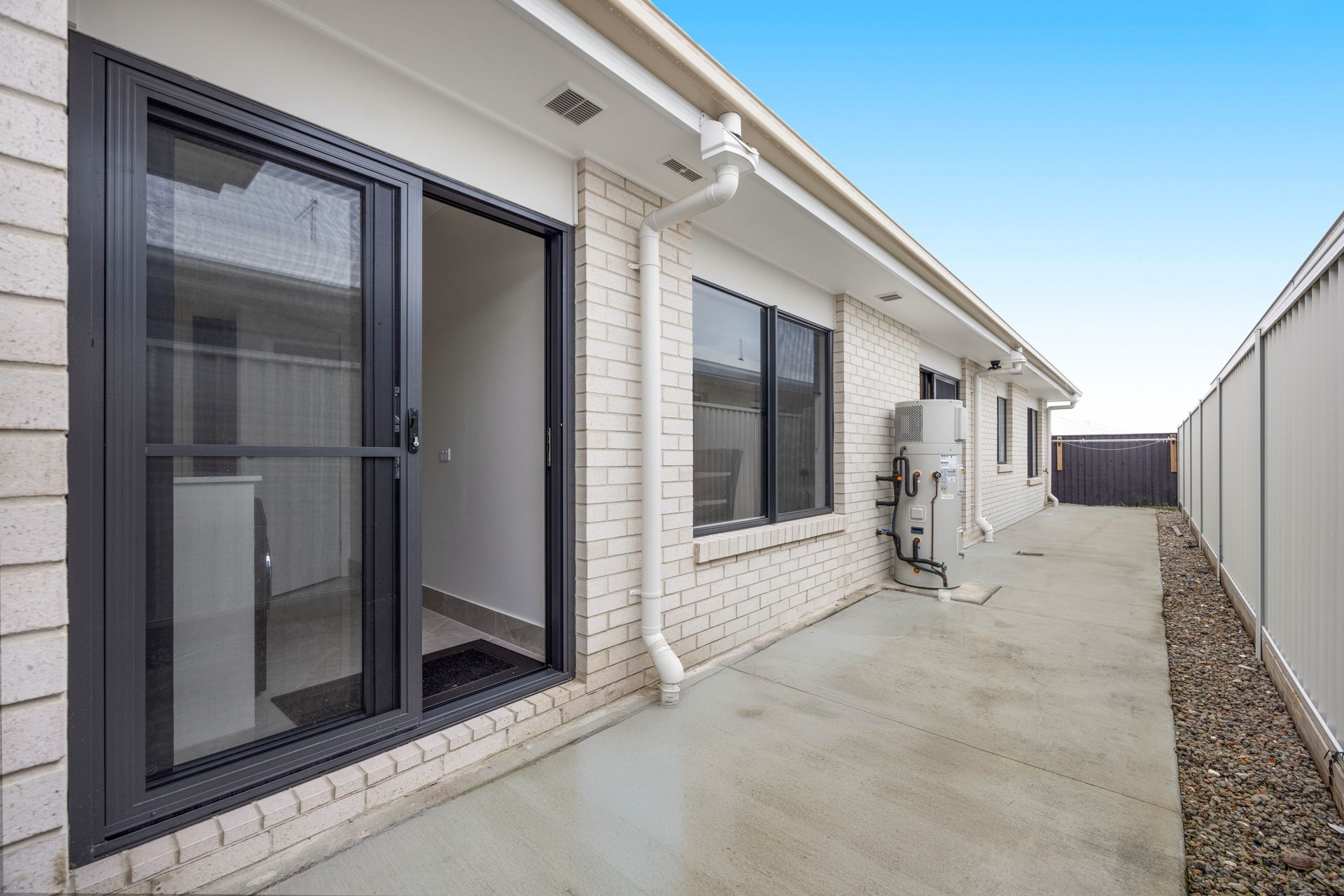 6b Cradle Crescent — photo 7 of 9