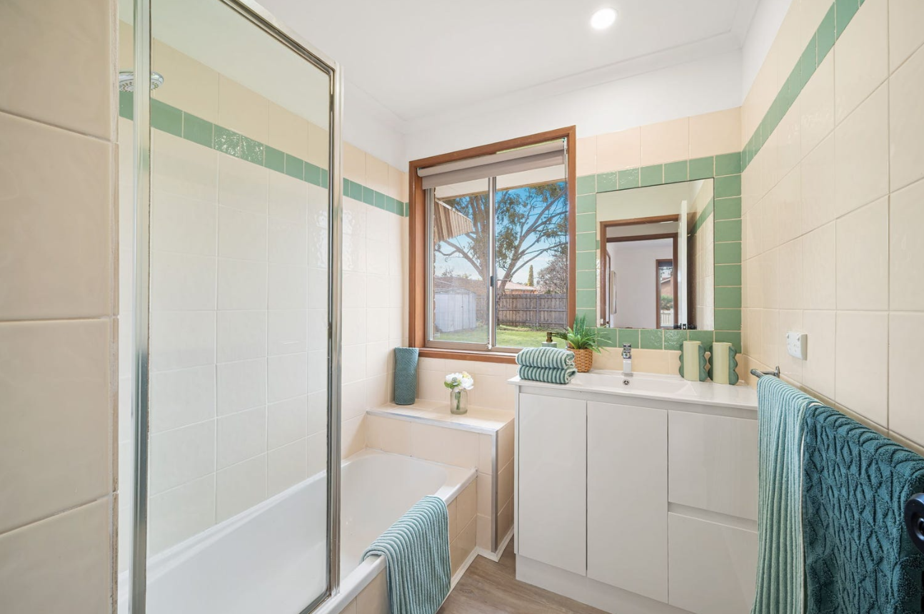 56 Hinkler Drive — photo 7 of 9