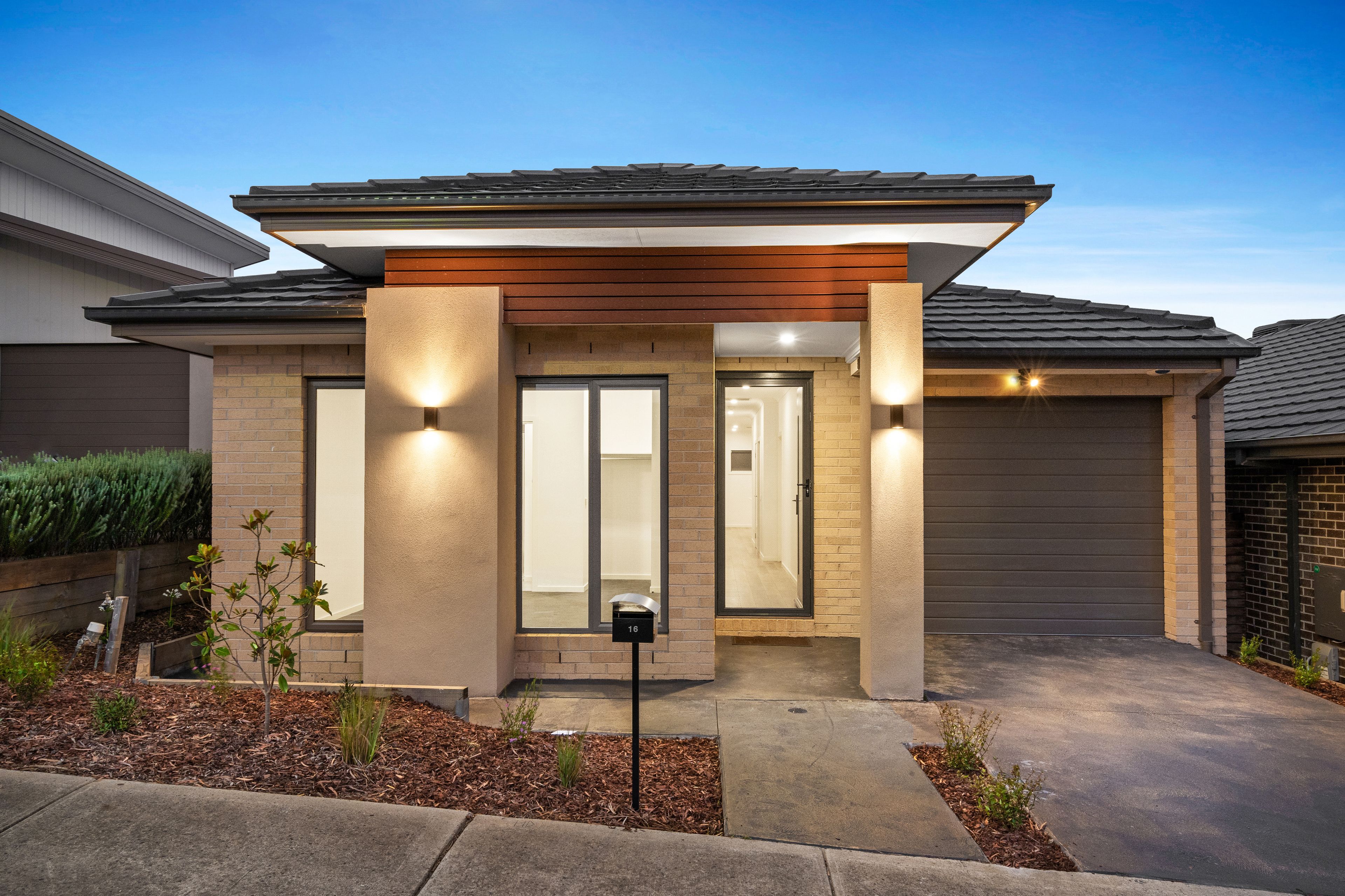 16 Tooradin Crescent, Doreen VIC 3754
