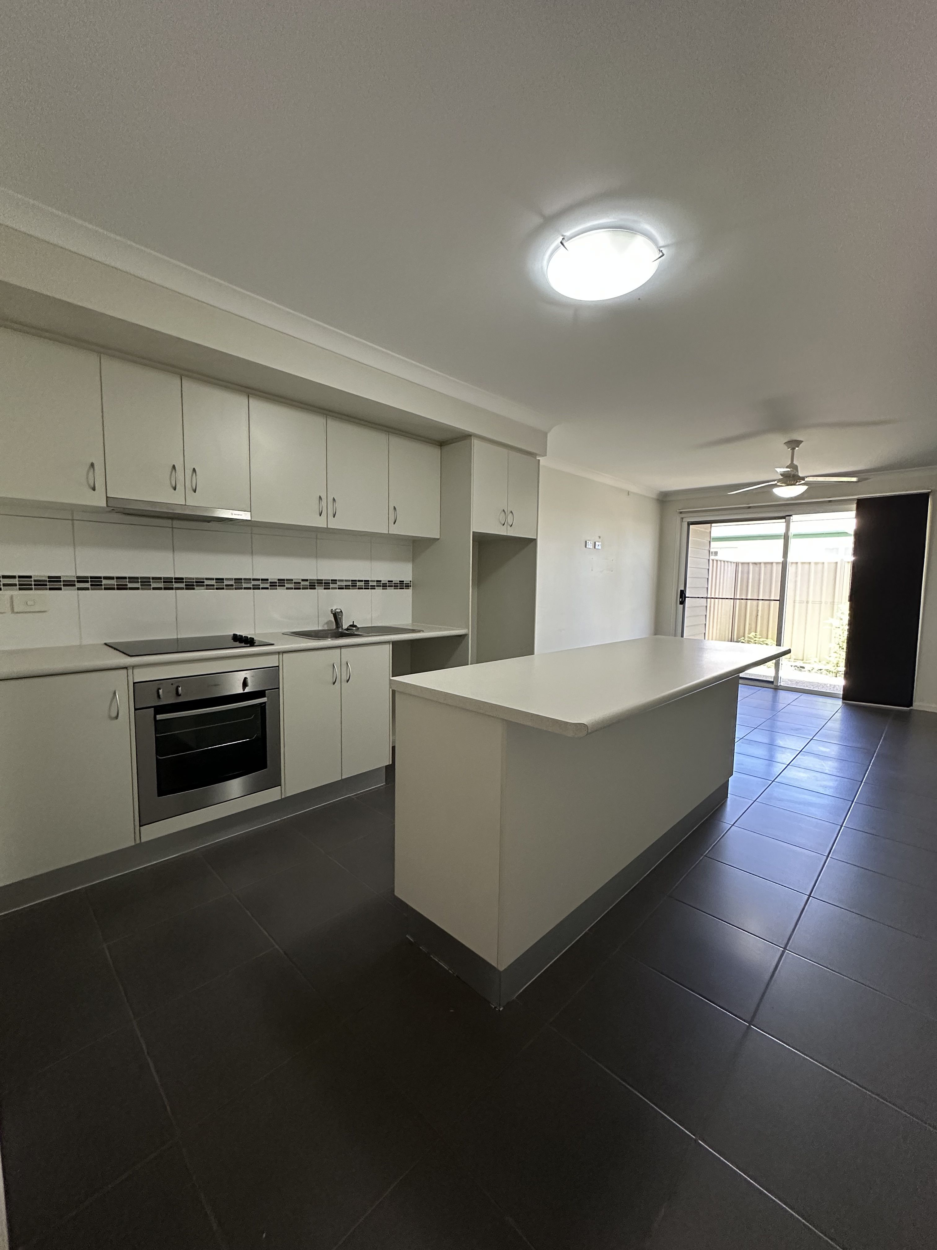 2/18 Theresa Street, Emerald, QLD 4720