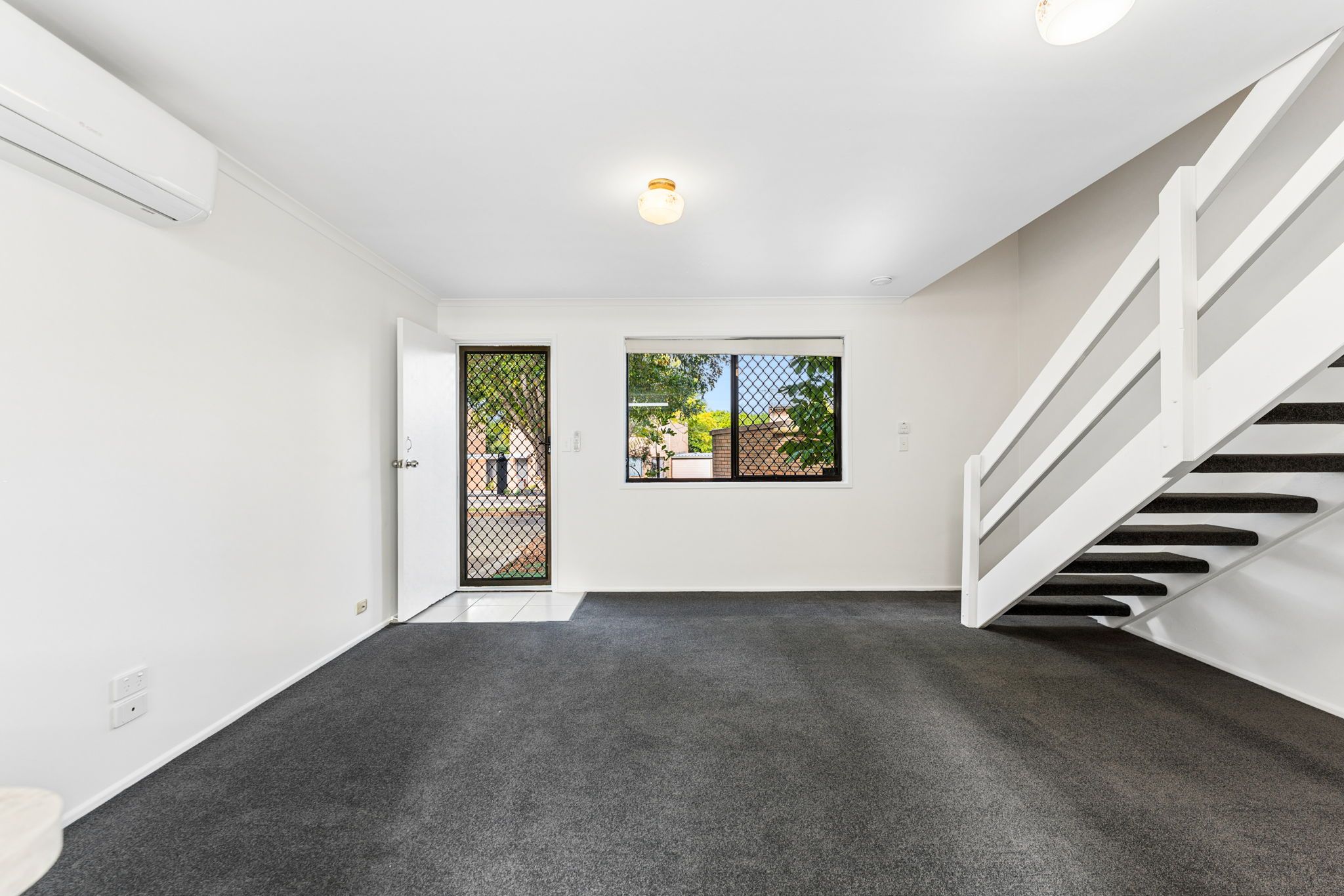 1/10 Cognac Court, Kingston, QLD 4114