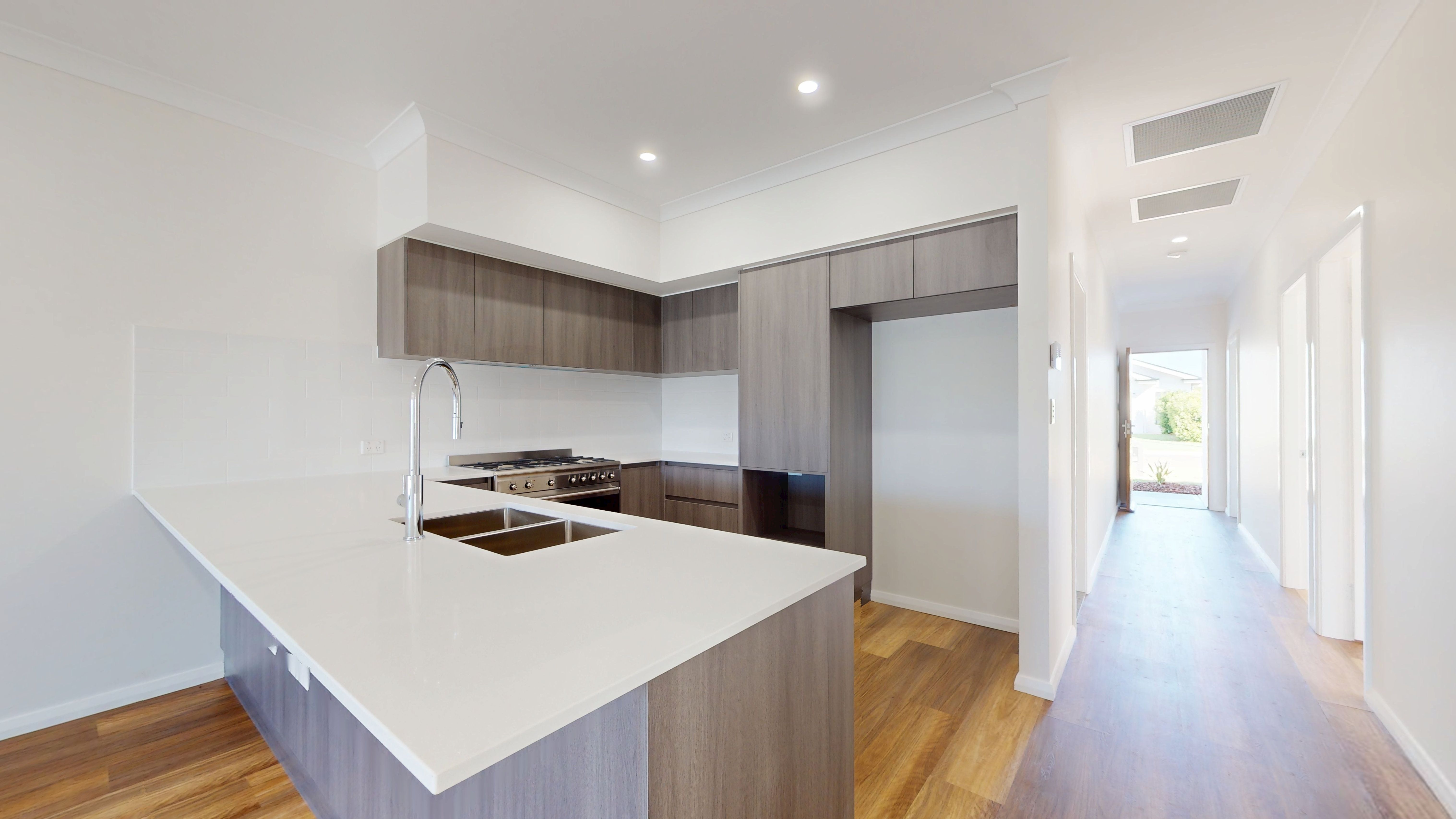 15B Lesmurdie Parade — photo 8 of 12