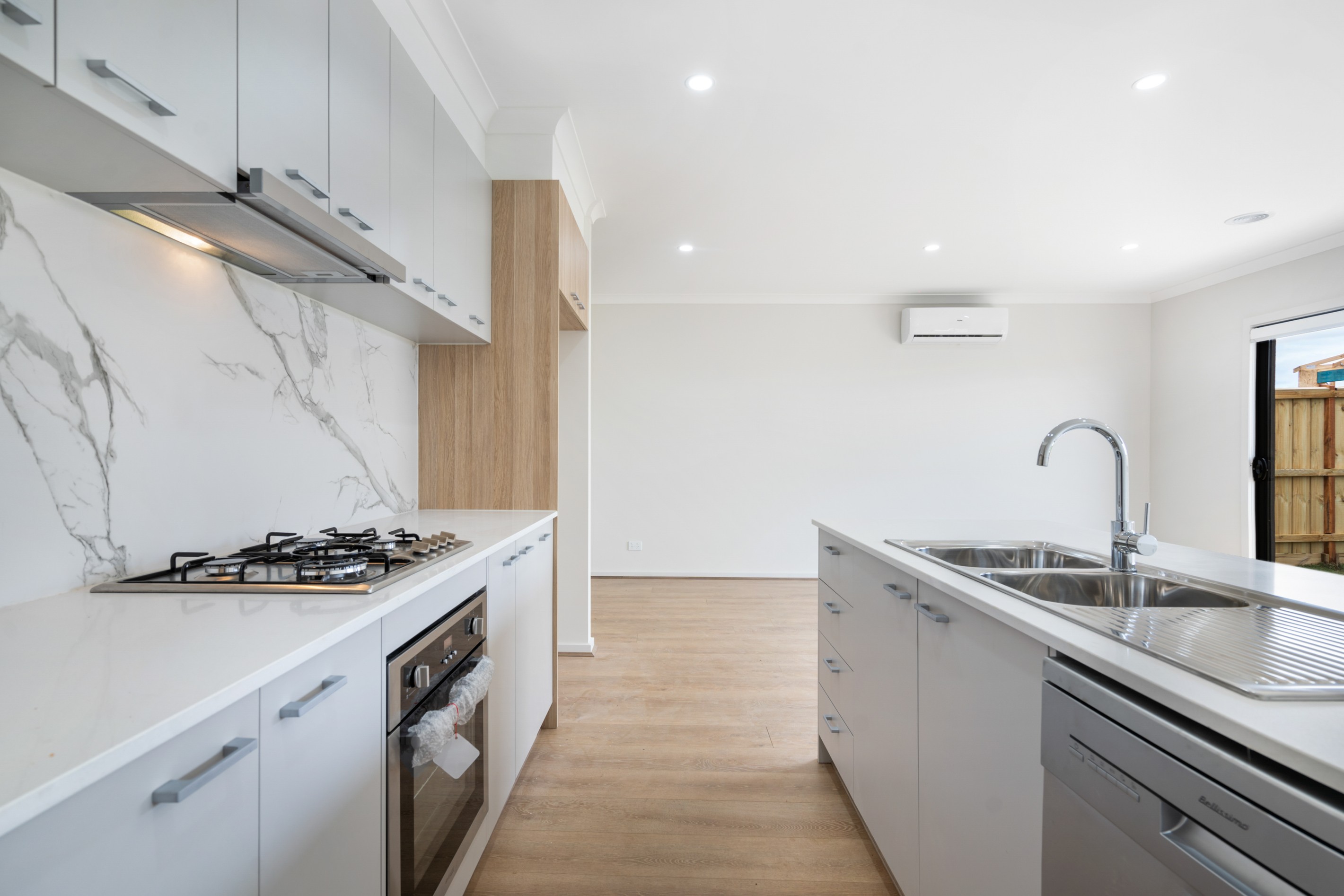 11 Blackscroft Road, THORNHILL PARK, VIC 3335