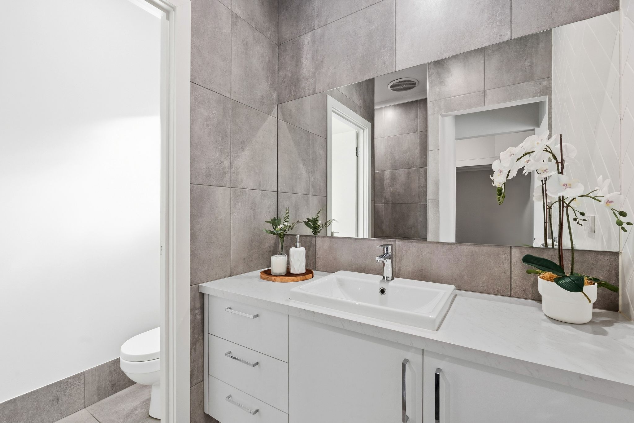 11 Telowie Avenue — photo 3 of 10