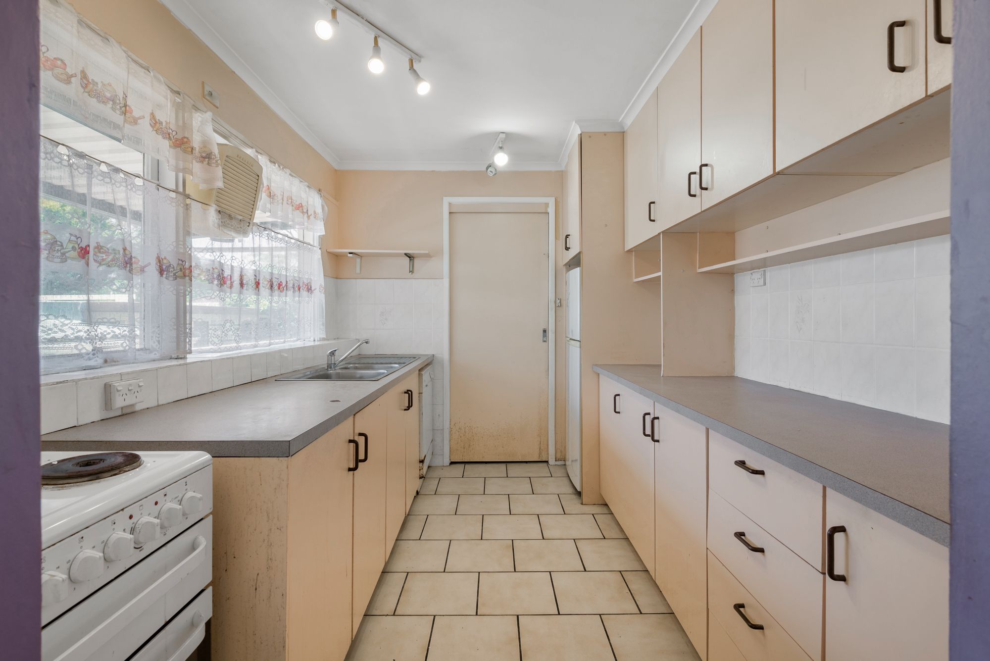 98 Campbellfield Avenue, Bradbury, NSW 2560