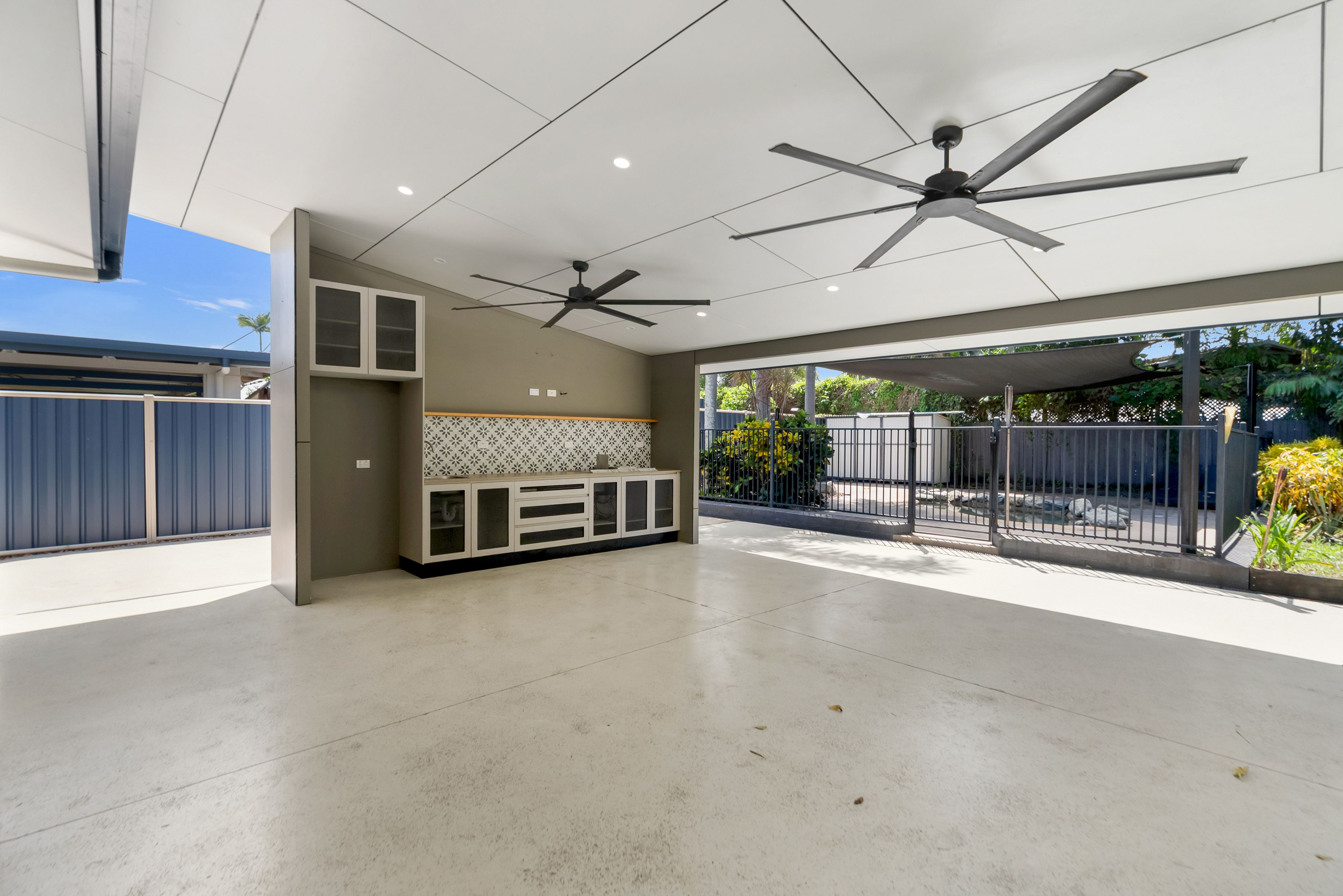 6 Magnolia Street, Holloways Beach QLD 4878