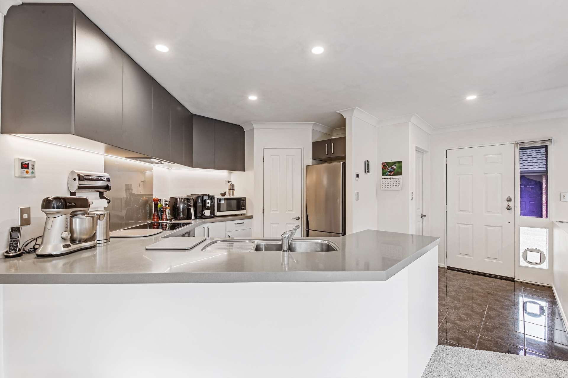 909 Downs Road photo 2