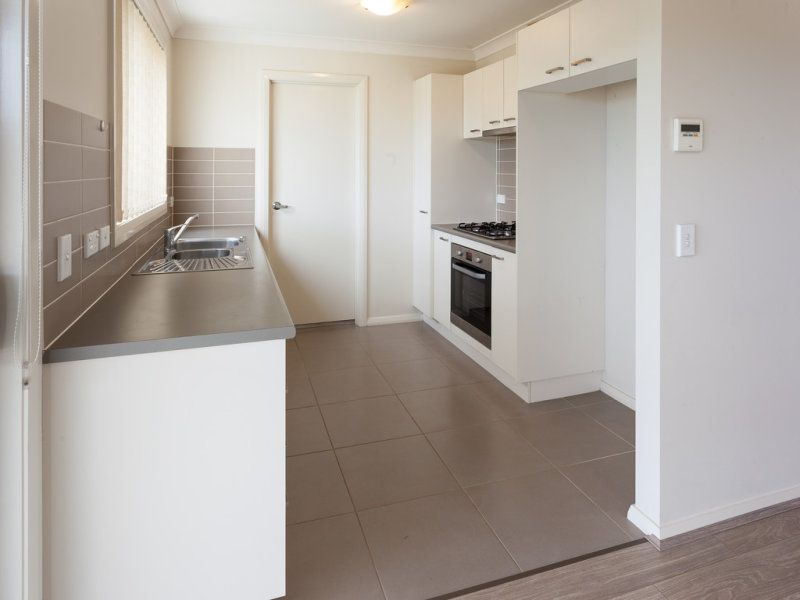 37 Sovereign Circuit, Glenfield, NSW 2167