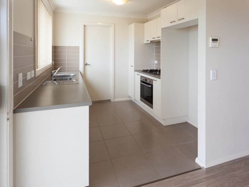 37 Sovereign Circuit, Glenfield, NSW 2167