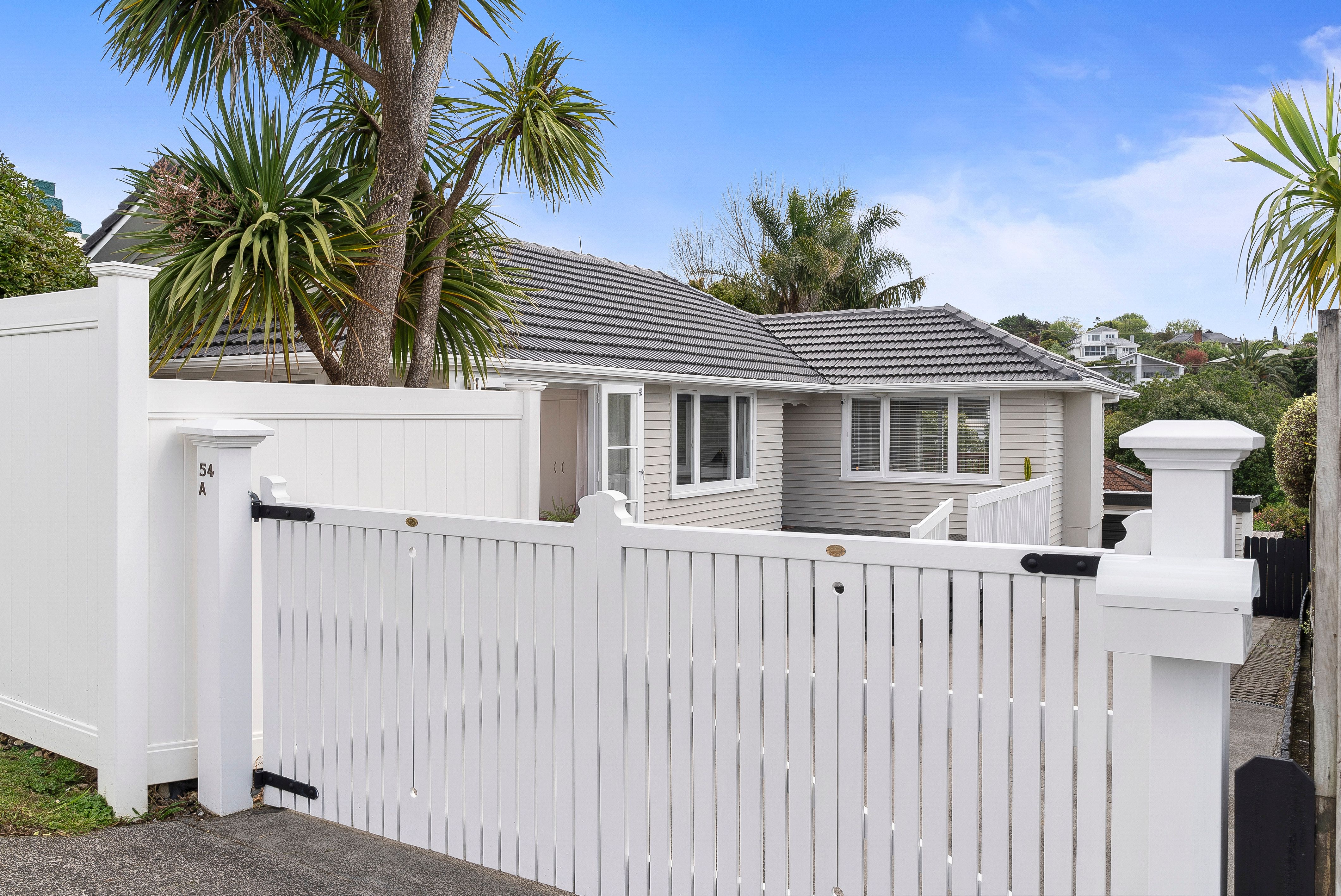 54A Uxbridge Road, Mellons Bay, Manukau City