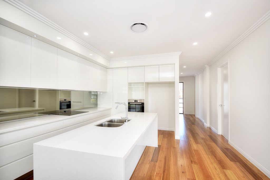 102 Stradbroke Street, Runaway Bay, QLD 4216
