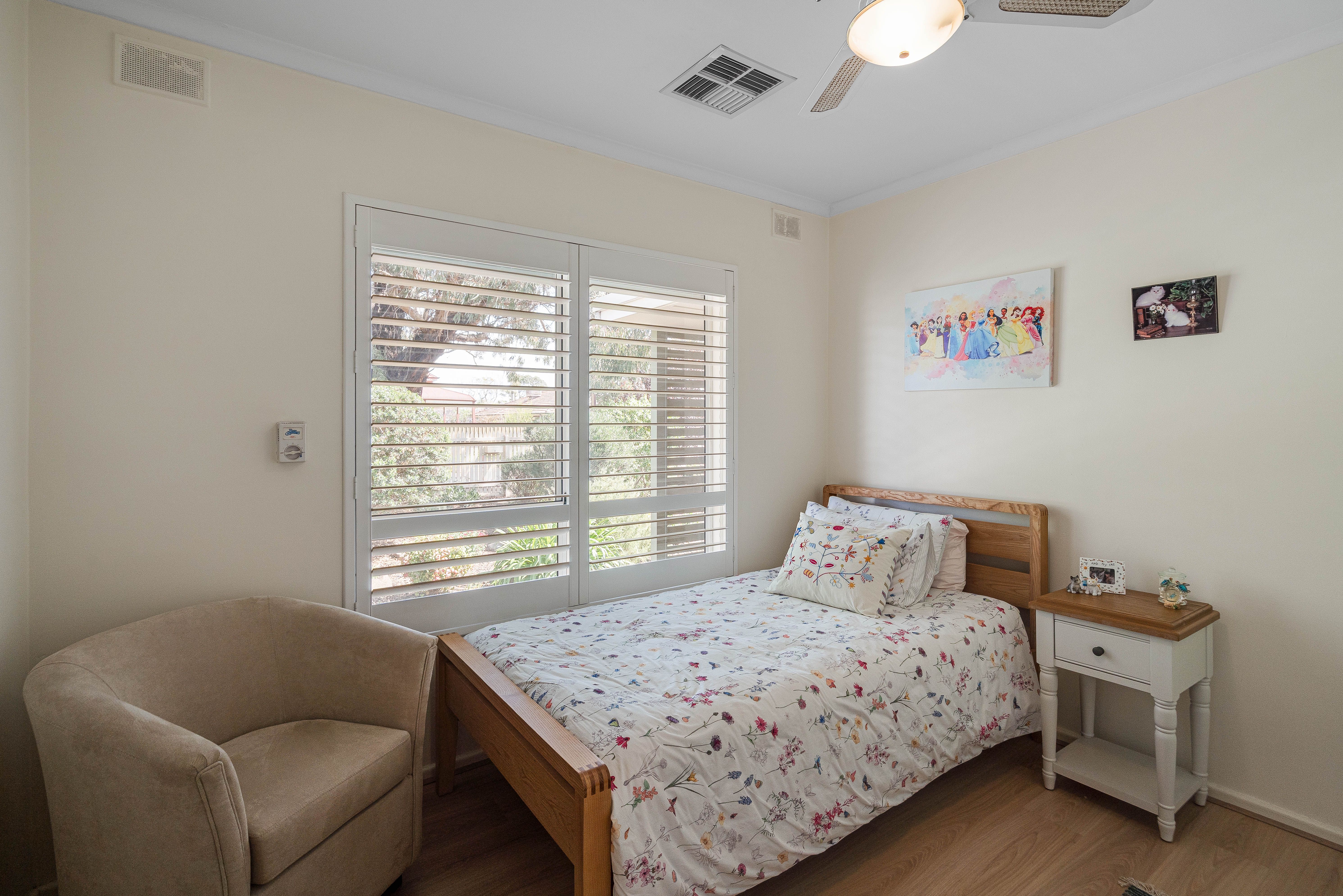 6 Hawkesbury Avenue — photo 16 of 22