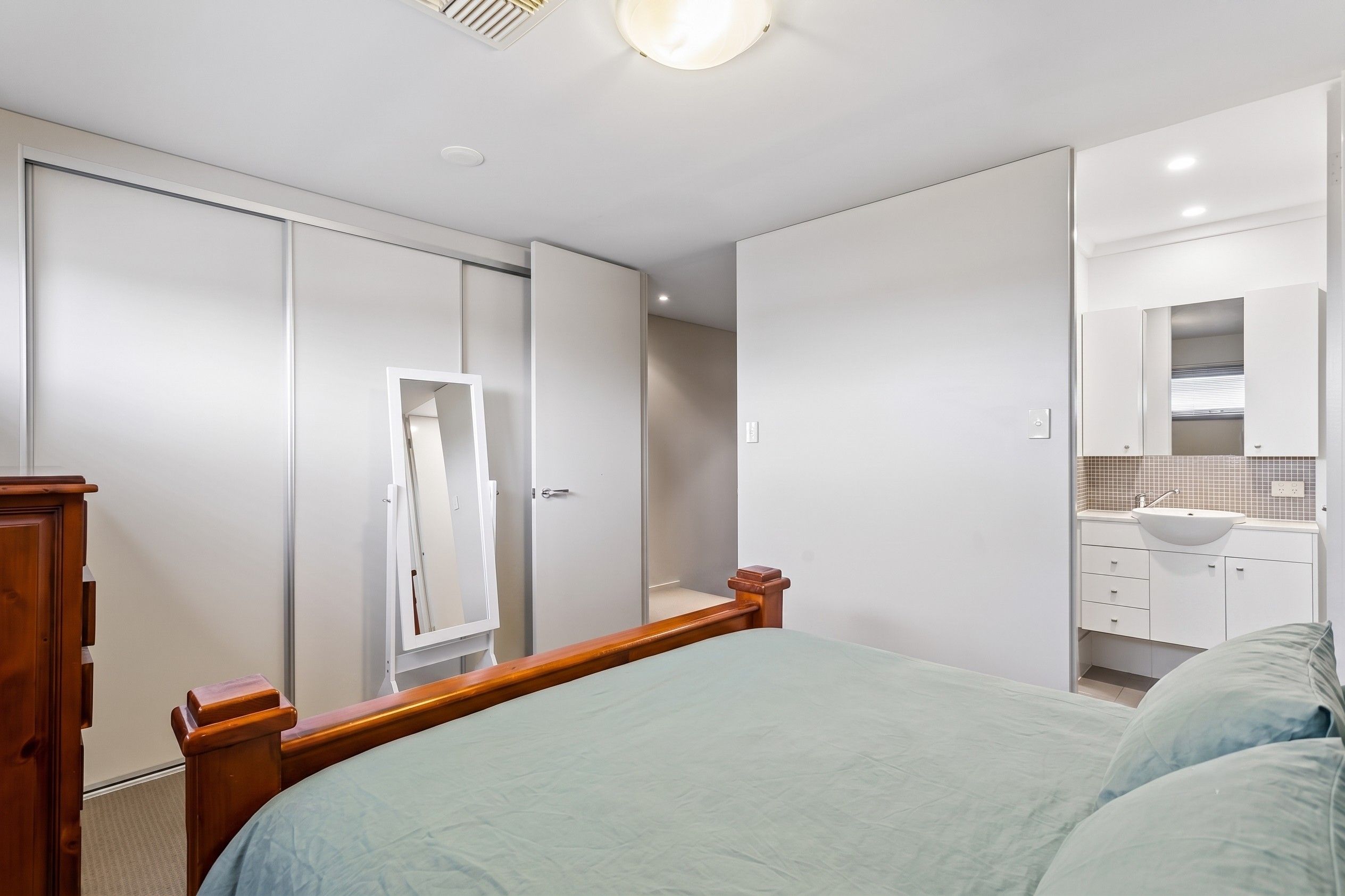 15/21 Rowland Street — photo 6 of 14