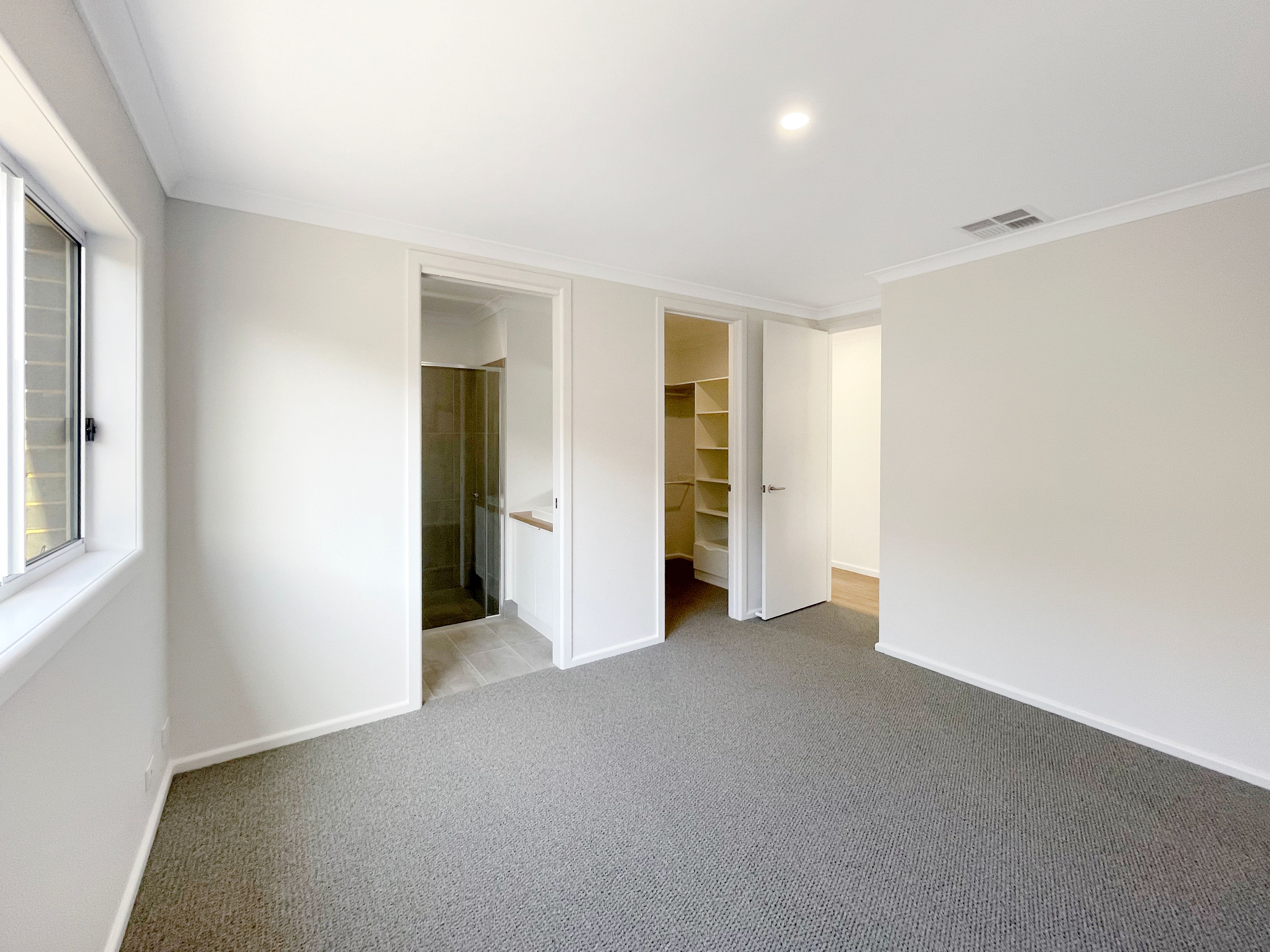 19 Ambridge Avenue — photo 3 of 11