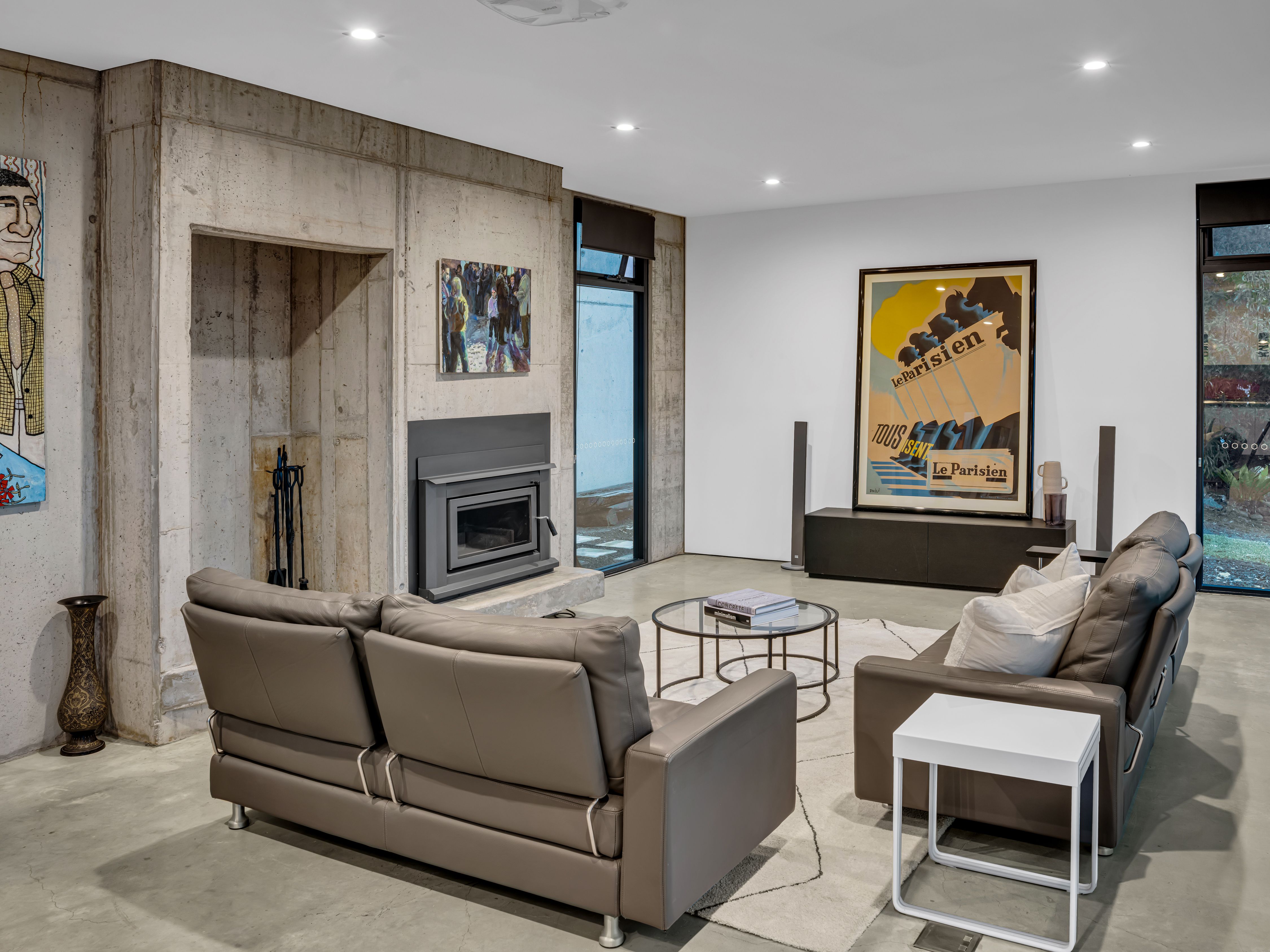 Architectural Masterpiece with Panoramic Glasshouse Mountain Views — photo 15 of 28